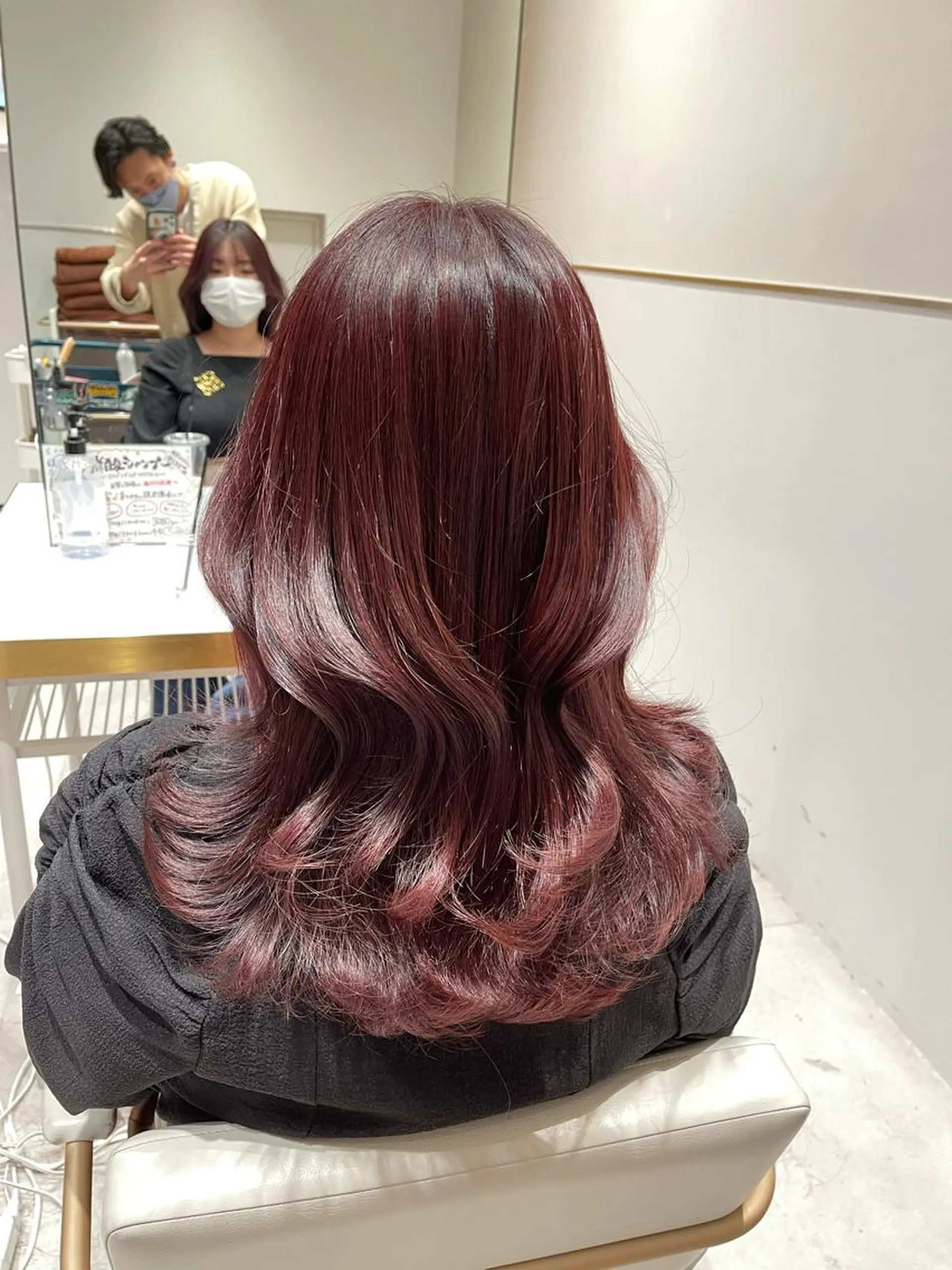 ミディアム くびれヘア エギョモリ 顔まわりレイヤー 顔周りカット かきあげバング カット ヘアカラー トリートメント ボブパーマ ウルフパーマのヘアスタイル