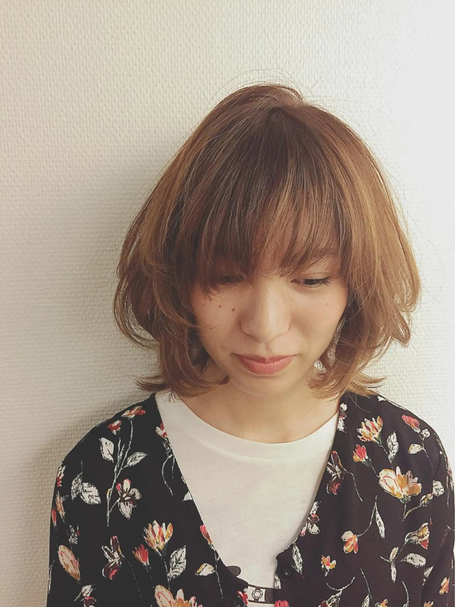 ショート カラー アッシュ ベージュカラー レイヤーカット ショートヘア 小酒井 智洋のヘアスタイル