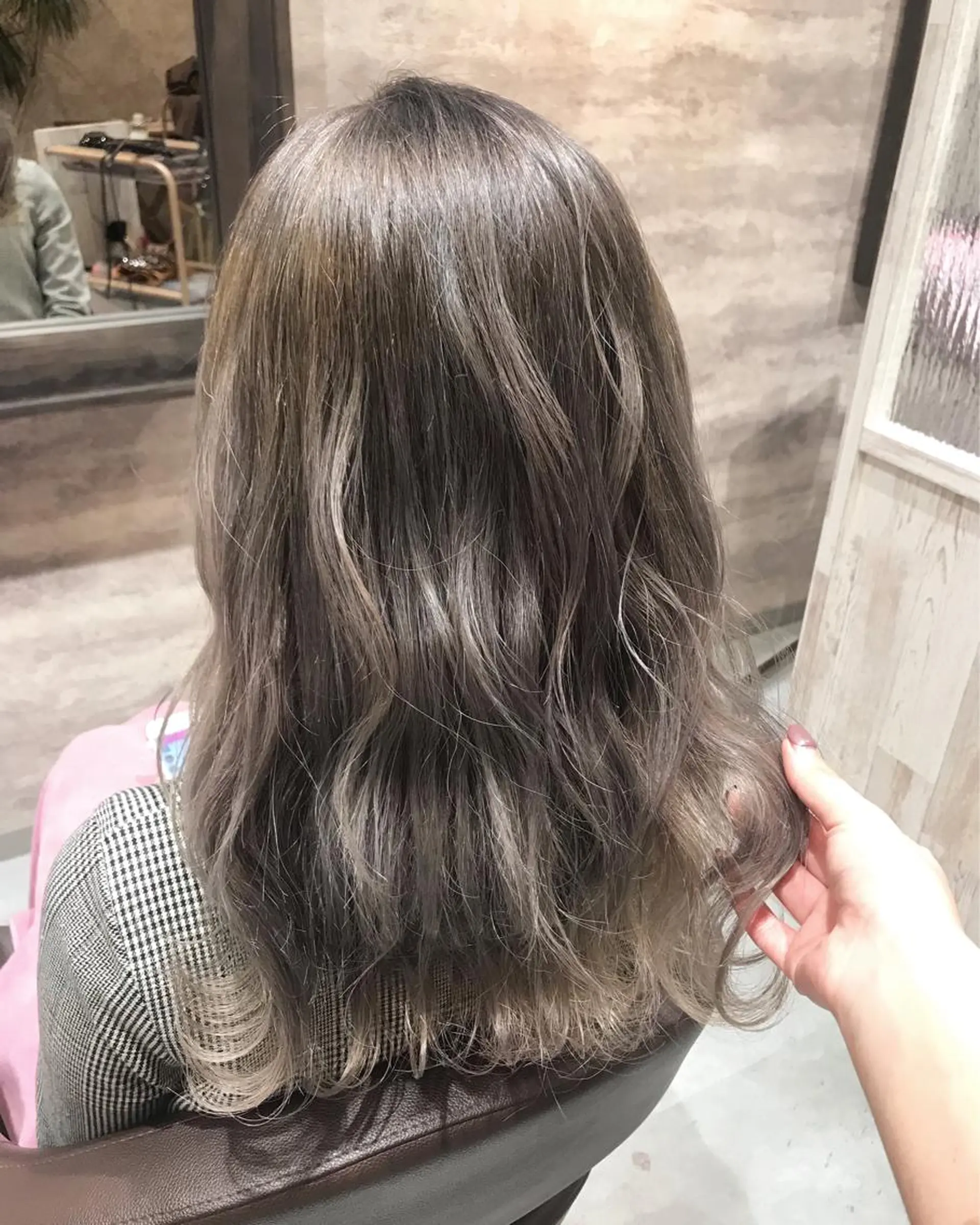 ロング カラー uru"所属・uru" すずきさゆりのヘアスタイル