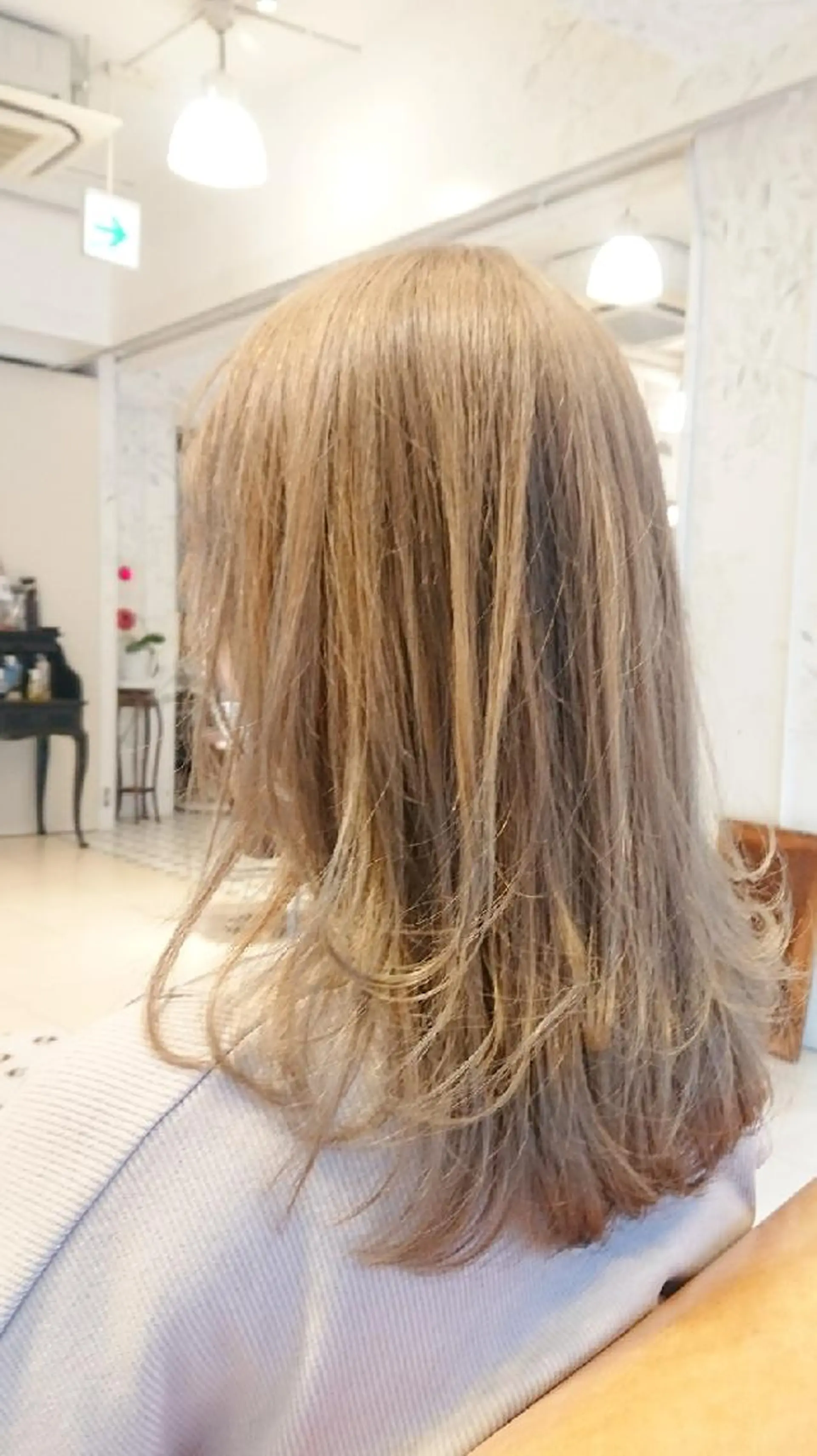 カラー ヘアカラー 坪井 佑美のヘアスタイル