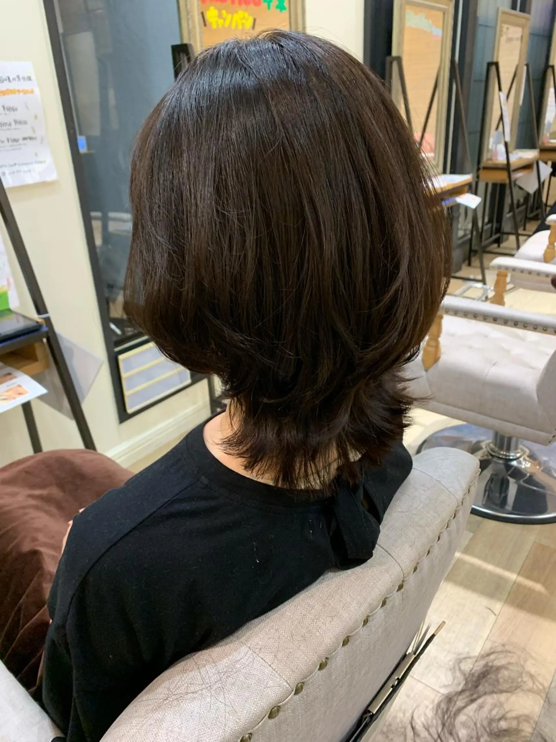 ミディアム カラー ミディアムレイヤー レイヤーカット カット ヘアカラー トリートメント 上田 紗也のヘアスタイル
