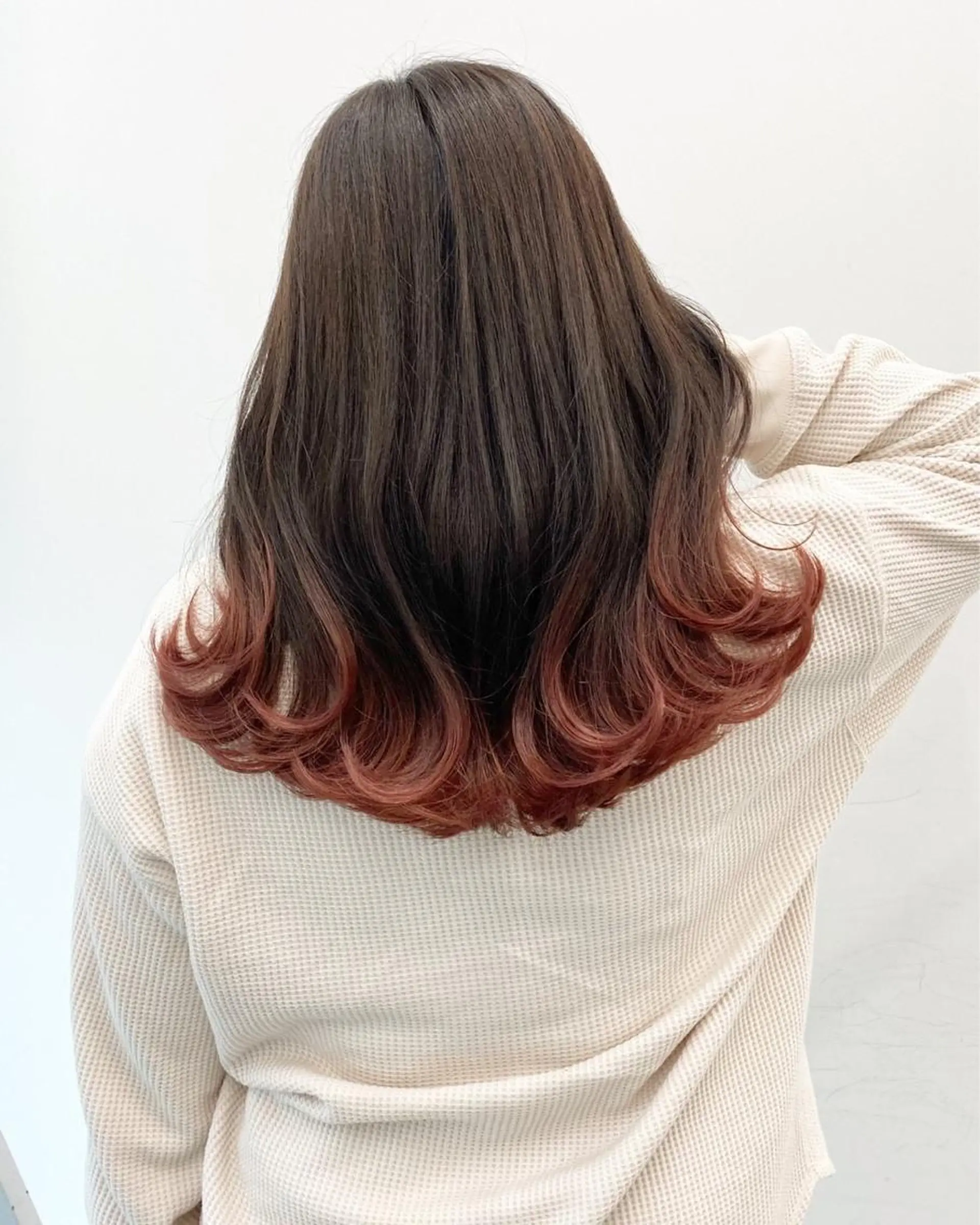 セミロング カラー ヘアアレンジ グラデーションカラー ピンクカラー 【公式】amble luxe池袋東口♻️のヘアスタイル