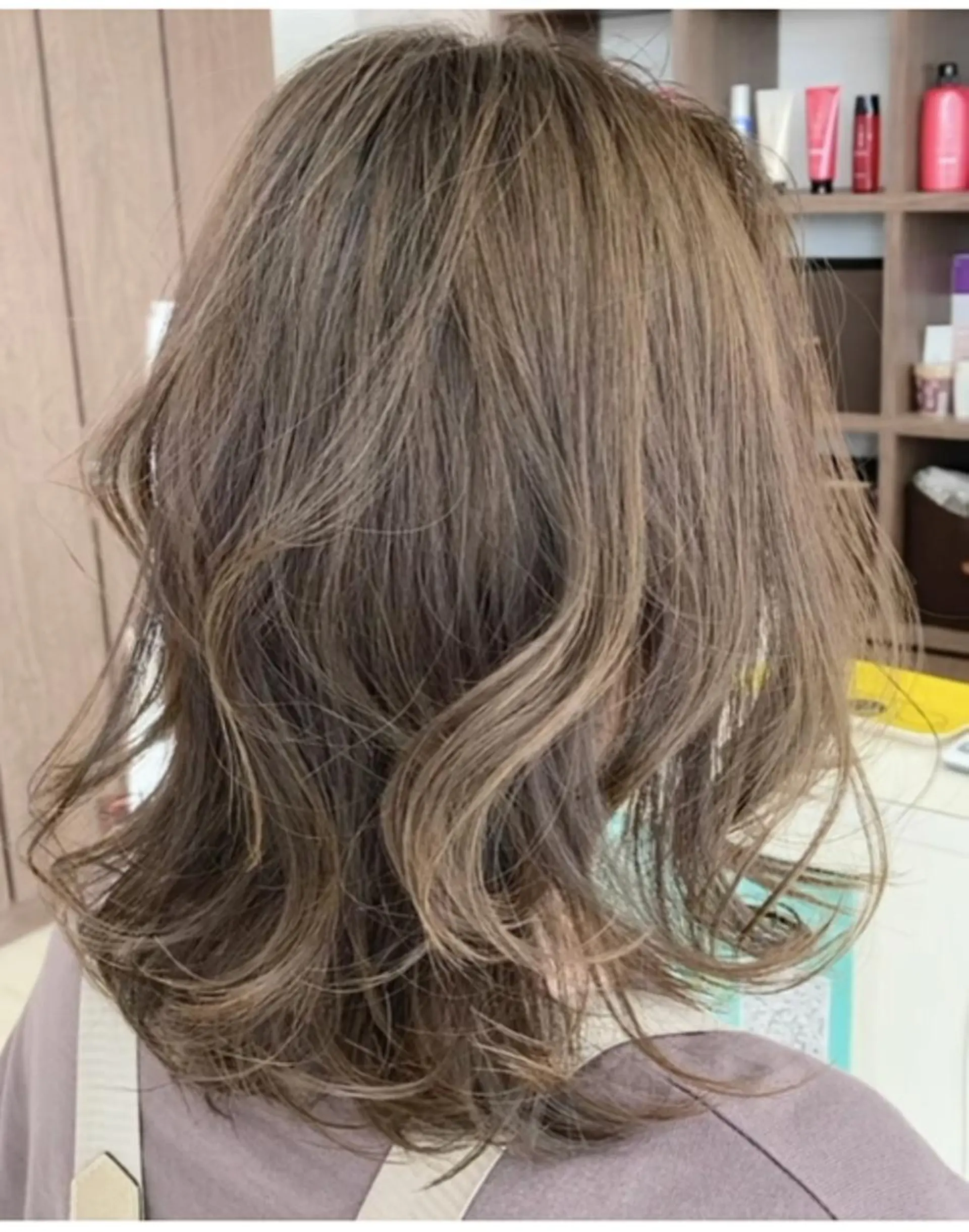 ミディアム カラー パーマ カット ヘアカラー トリートメント ヘアデザインシュシュ所属・斉藤 三千夫のヘアスタイル