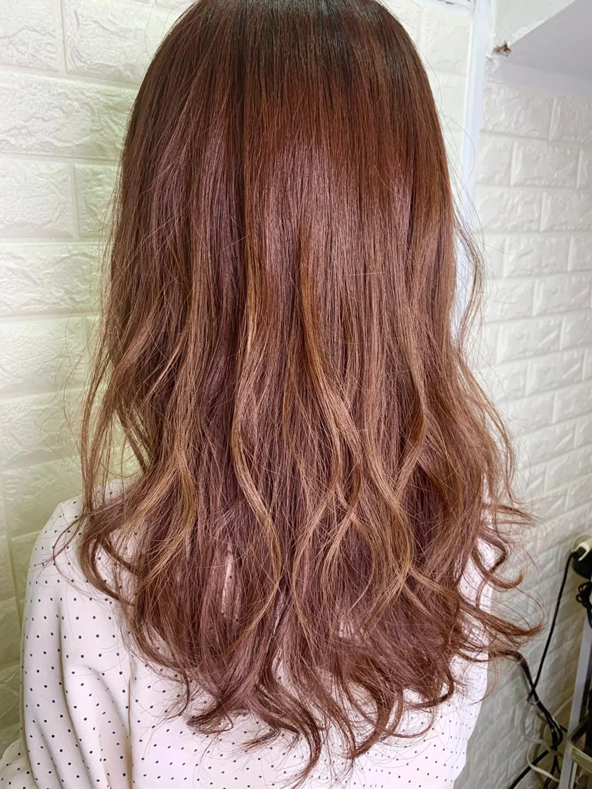 ミディアム カット ヘアカラー トリートメント 20代半ば上質なへア ケア 髪質改善 大西のヘアスタイル