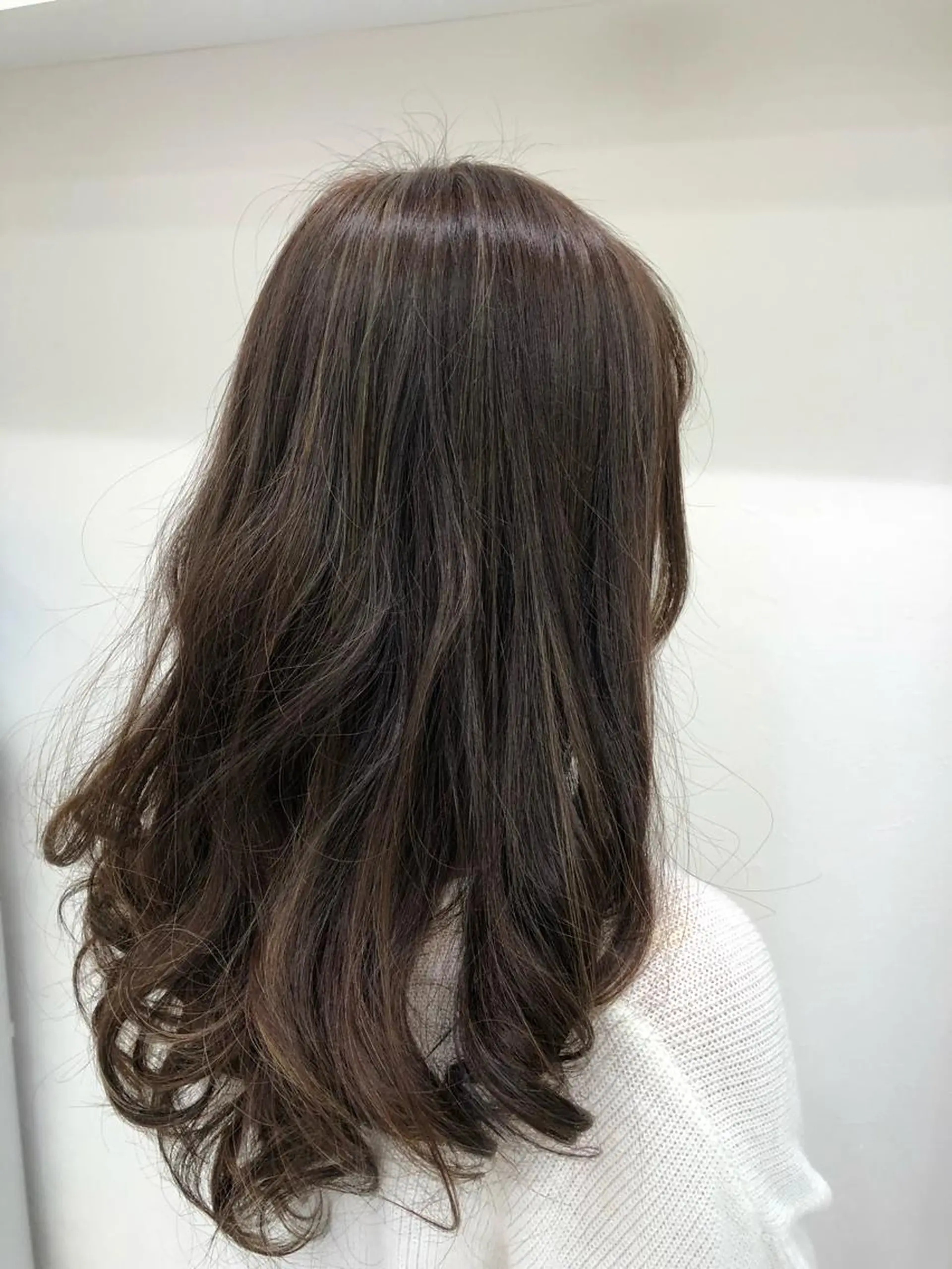 ロング カラー アッシュ 透明感カラー ハイライトカラー イルミナカラー ハイライト hair Freak所属・佐藤 祥太のヘアスタイル