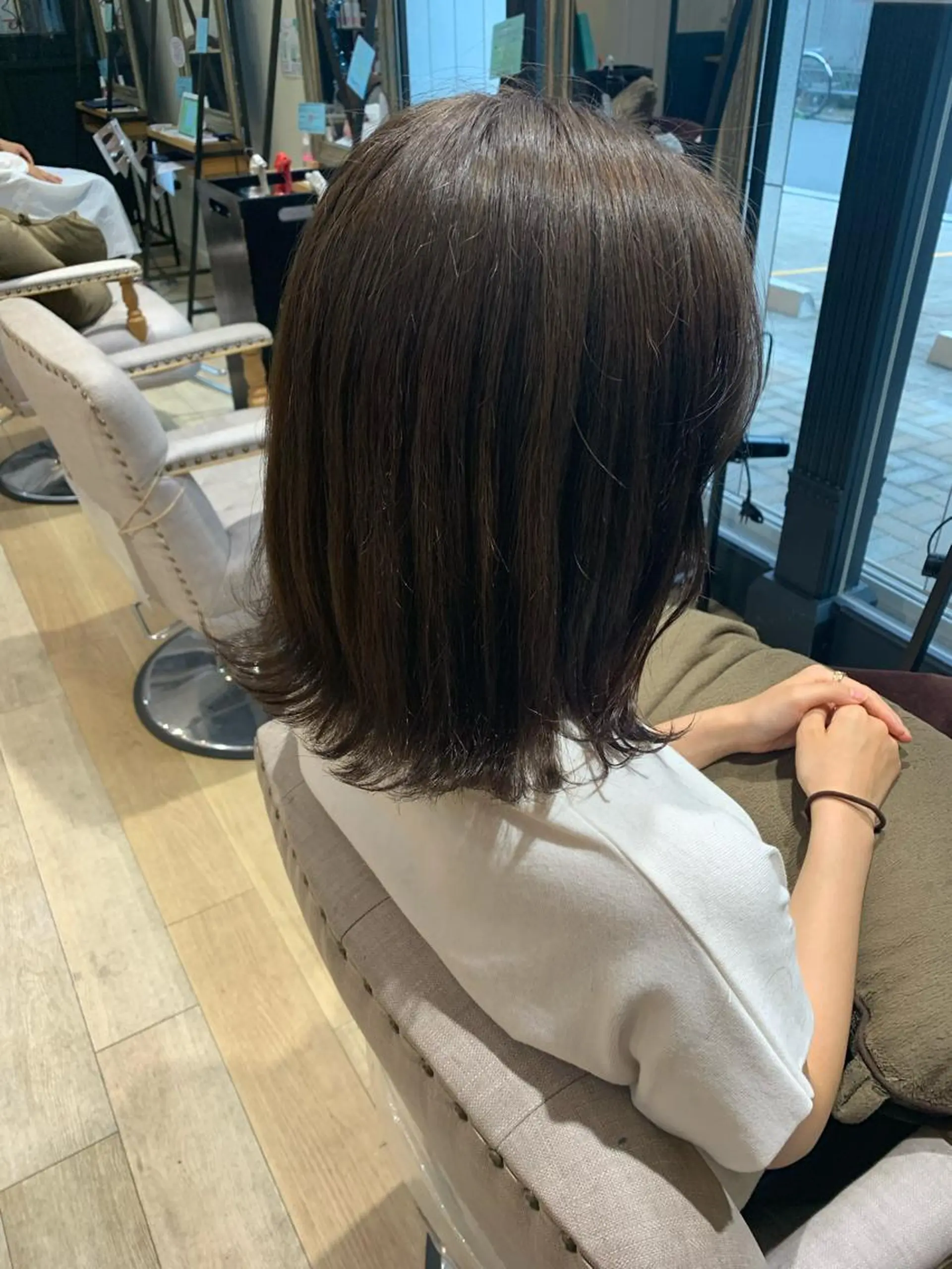 ミディアム カラー アッシュ アッシュグレー 上田 紗也のヘアスタイル