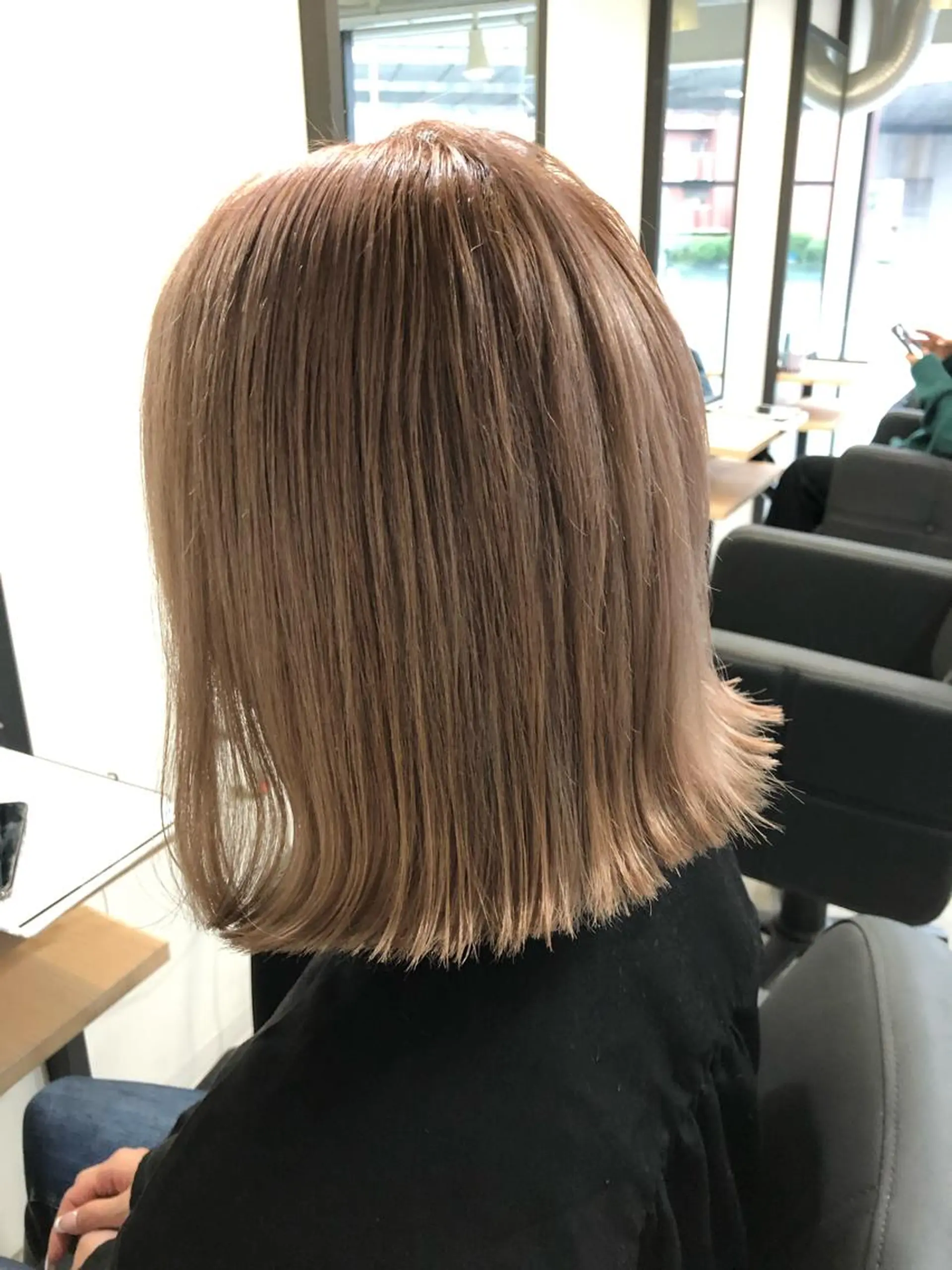 ミディアム カラー ベージュカラー ハイトーンカラー ミルクティーベージュ alpha. カラーエクステ下妻のヘアスタイル