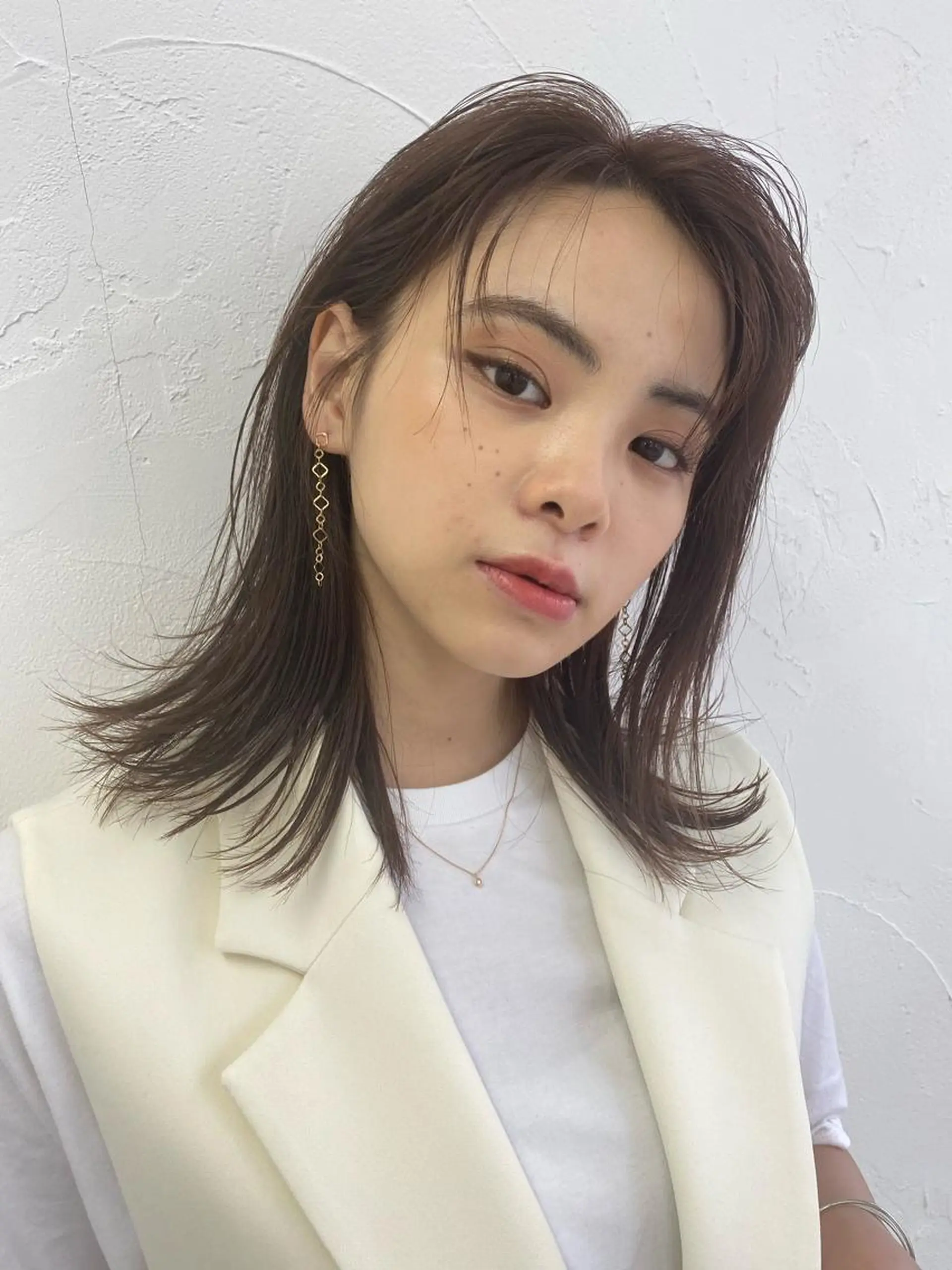 プレイングカラー🤍 細めハイライトのヘアスタイル