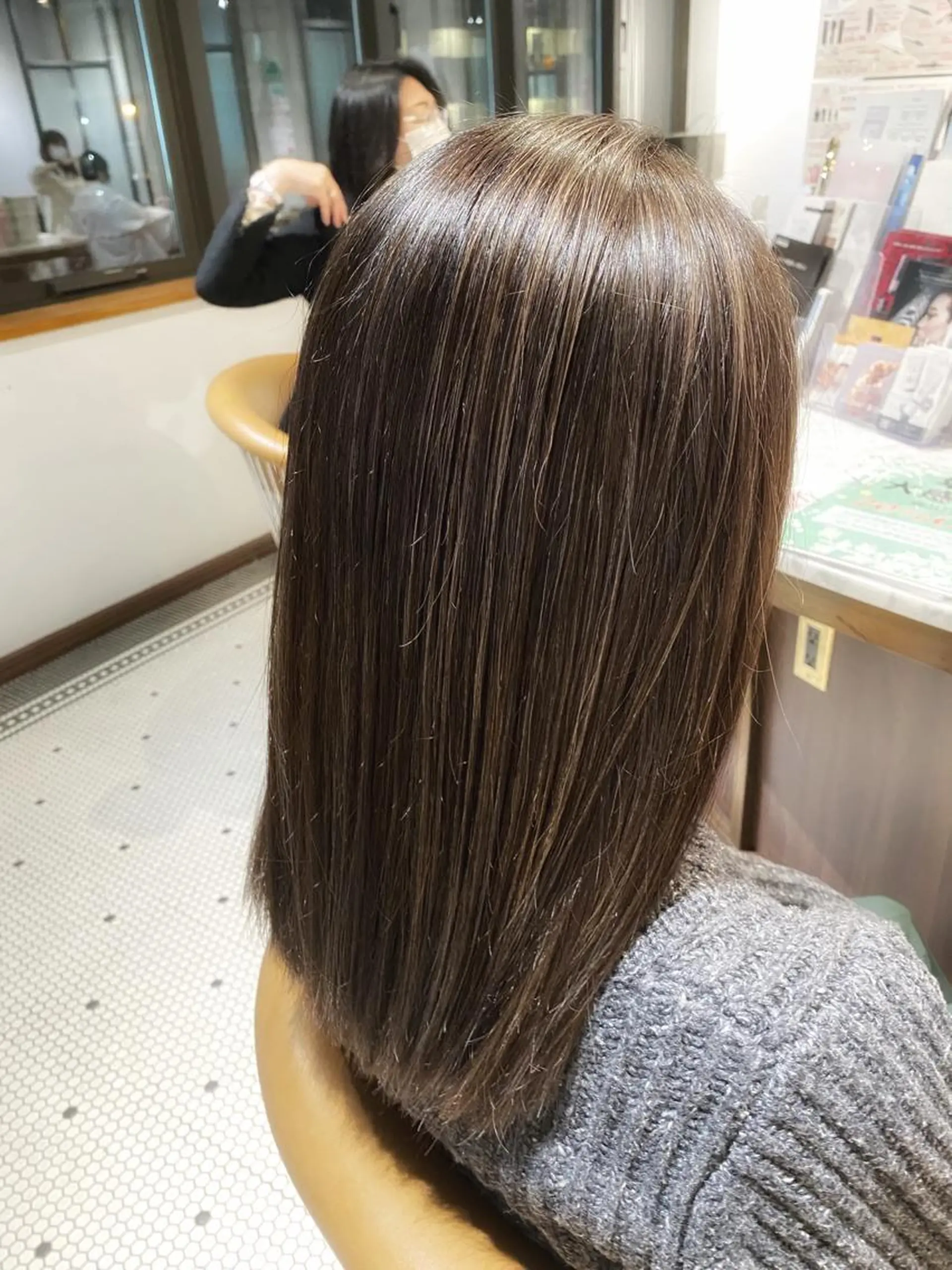 セミロング ハイライト 海外風カーテンバング Mao広尾美容室のヘアスタイル
