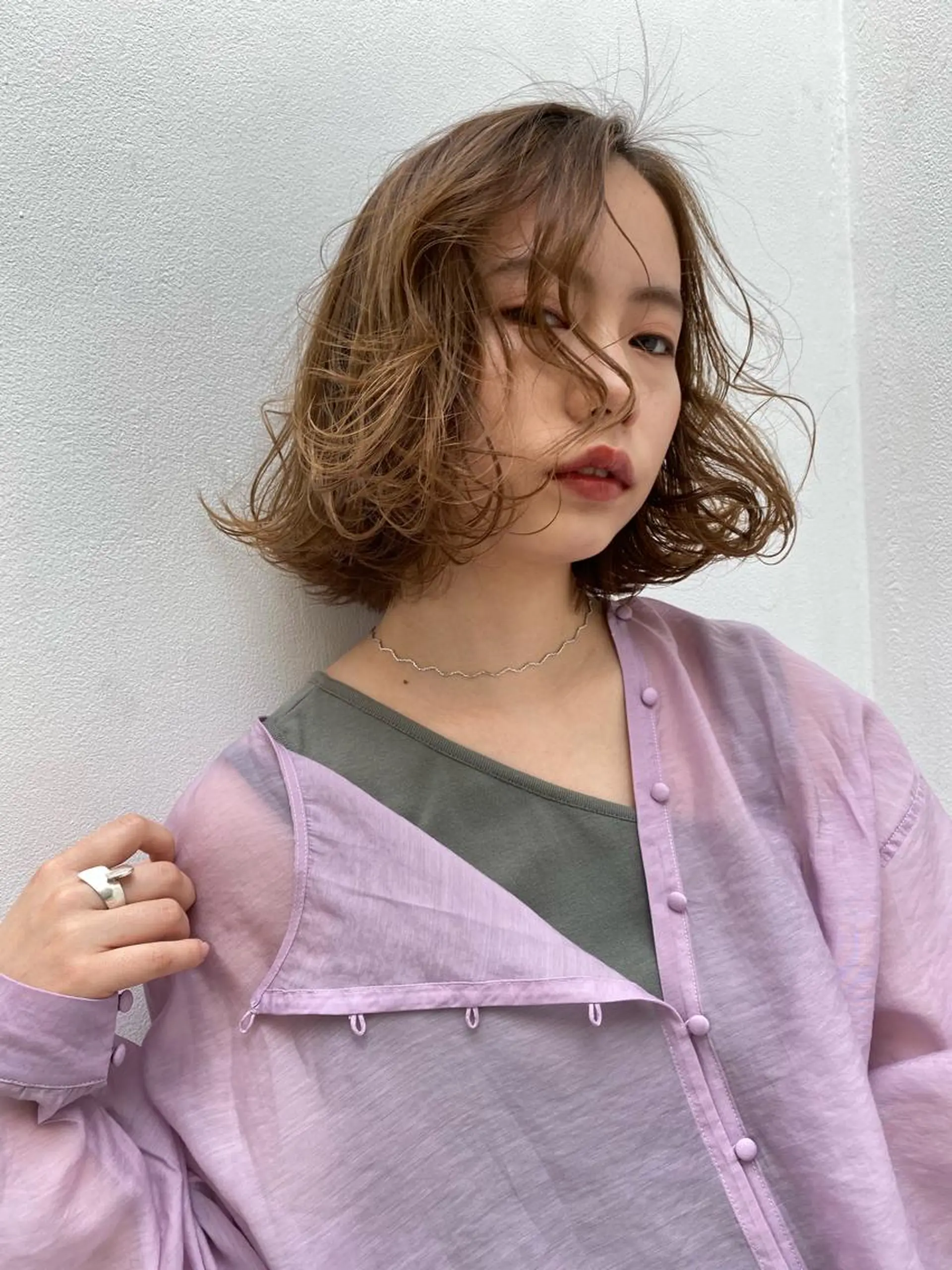 プレイングカラー🤍 細めハイライトのヘアスタイル
