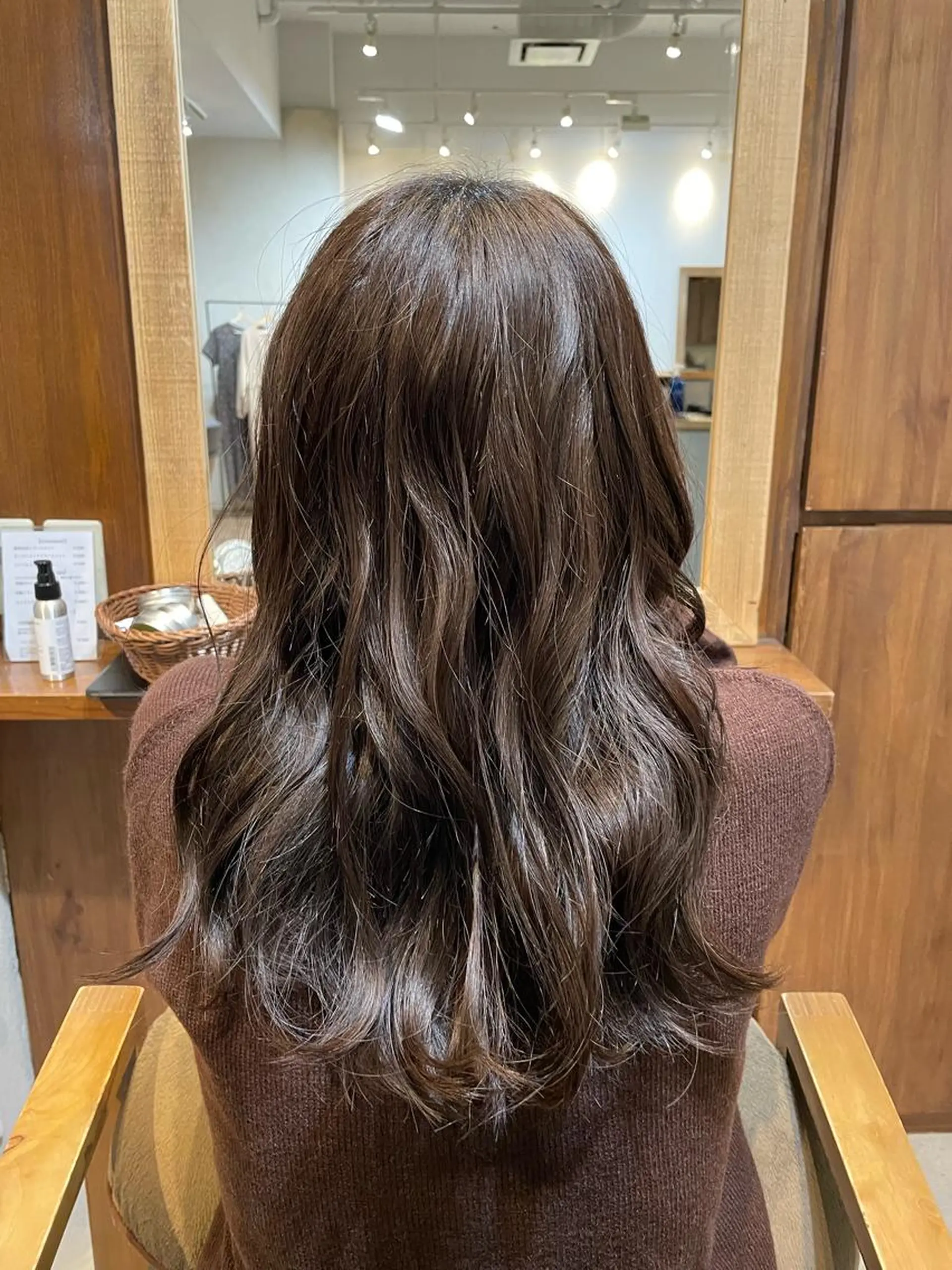 ロング カラー アッシュ ブラウンカラー ヘアカラー トリートメント Rin:nel hair所属・Takanishi くすみベージュカラーのヘアスタイル