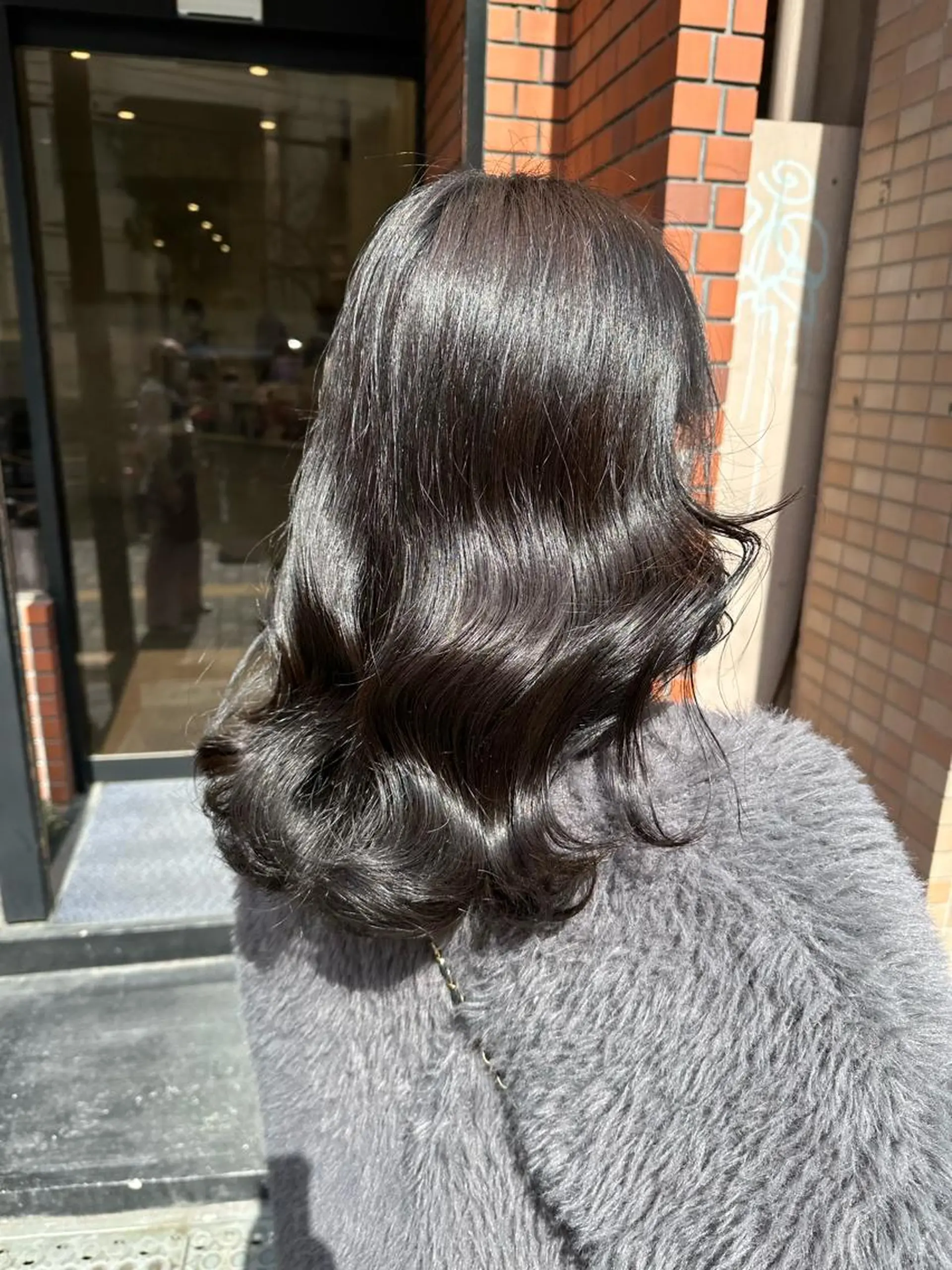 セミロング カラー ダークグレー ダークグレージュ グレージュ 上田 紗也のヘアスタイル