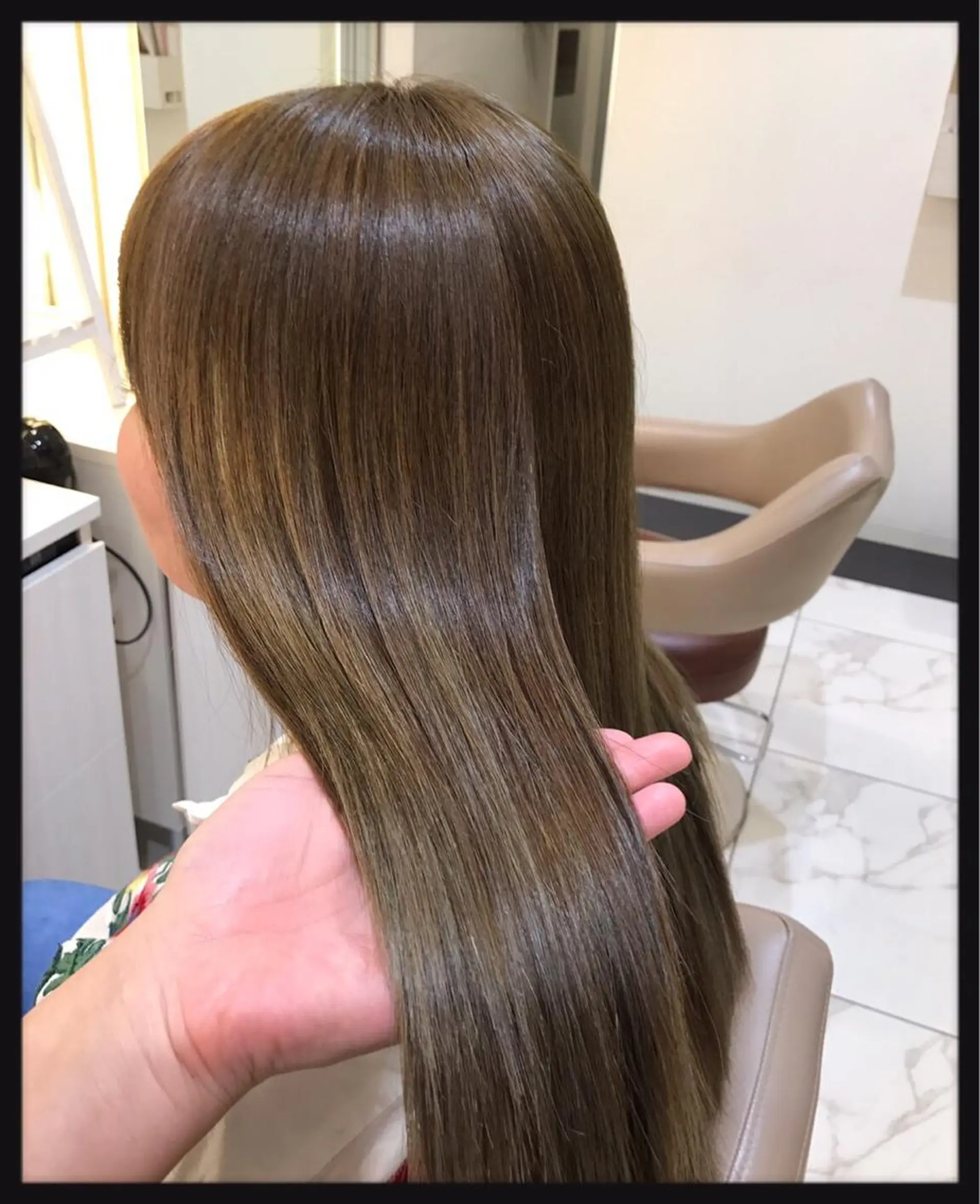 ロング カラー グレージュ 清藤 綾のヘアスタイル