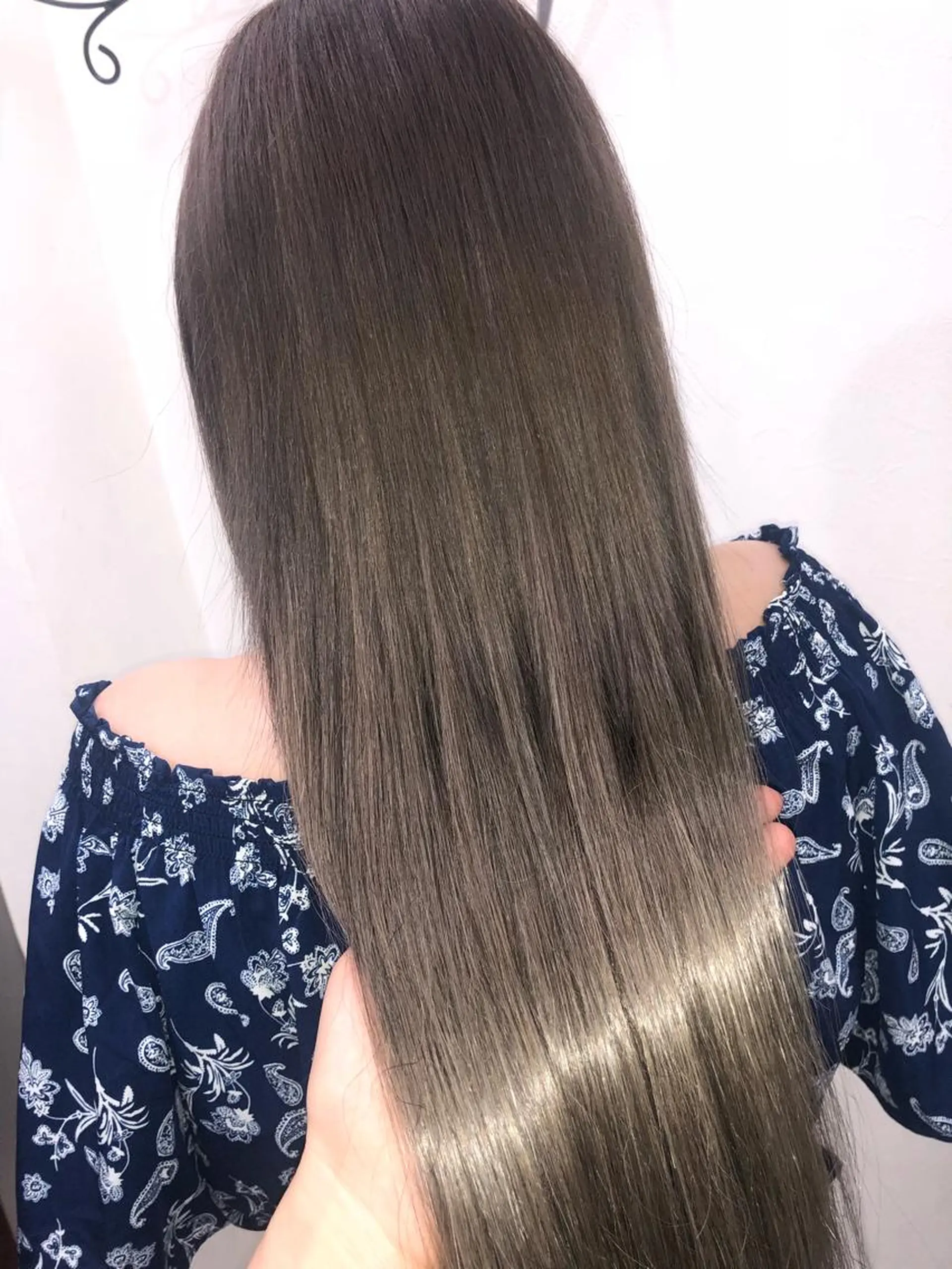 ロング カラー グレージュ ヘアカラー トリートメント エクステ MAKO ❤️‍🔥NEXTのヘアスタイル