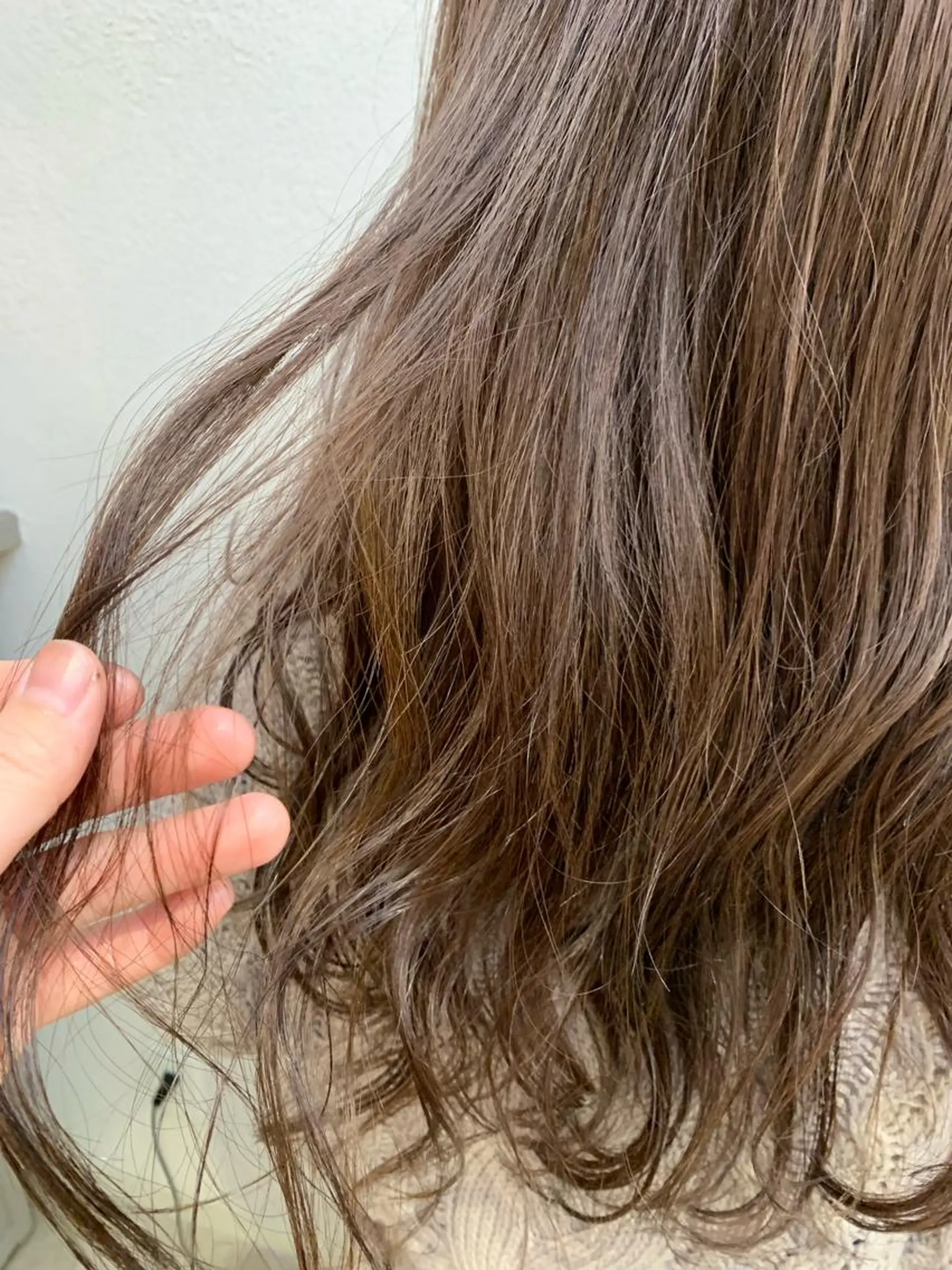 ロング カラー ベージュカラー ブリーチ ブラウンカラー ブラウンベージュ ブリーチなしカラー 髪質改善ストレート/ 東徳嶺 みくのヘアスタイル