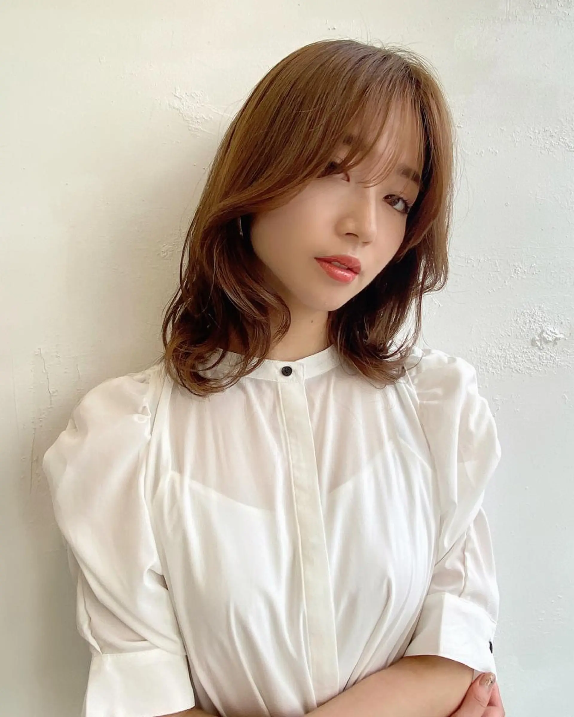 ミディアム 顔まわりレイヤー レイヤーカット 鎌倉 彩のヘアスタイル