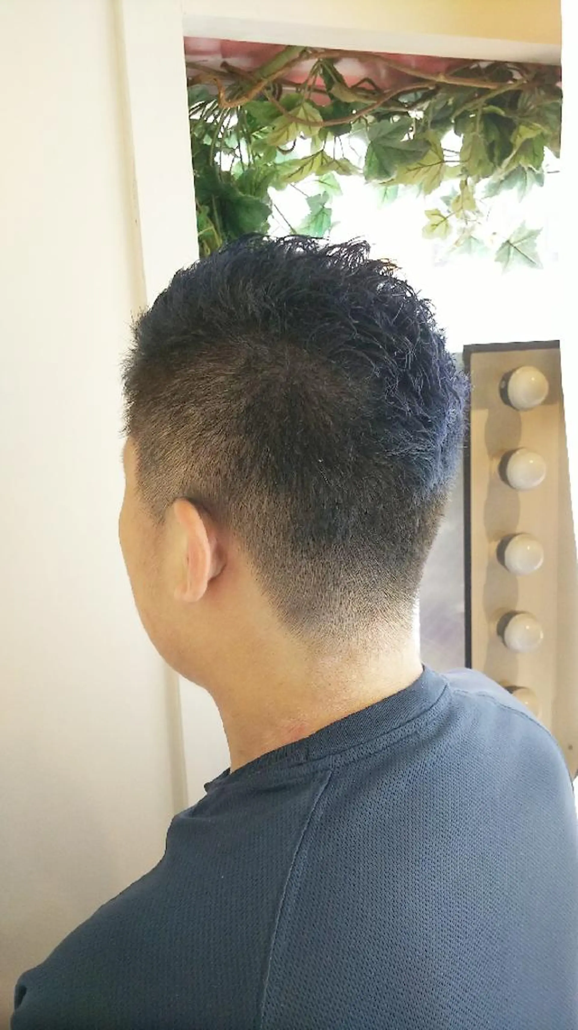 ショート LUXBE GALLERY なんば駅前店所属・ラックスビーギャラリ ー AKICOのヘアスタイル