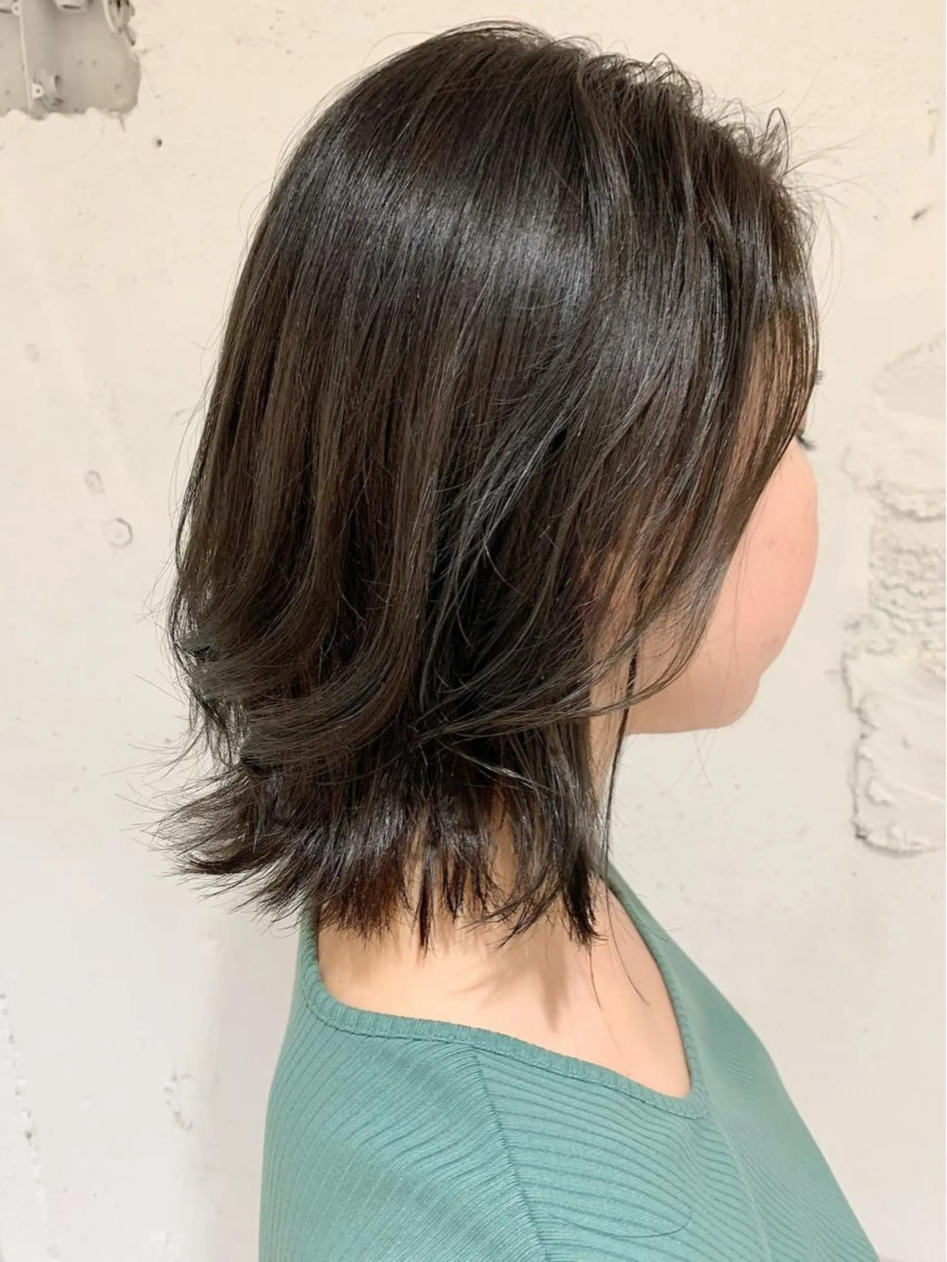 ミディアム カラー グレージュ オリーブグレージュ オリーブグレー 伸ばしかけ 外ハネヘア カット ヘアカラー 💛丁寧さNo.🥇 🧸片山智裕💛のヘアスタイル