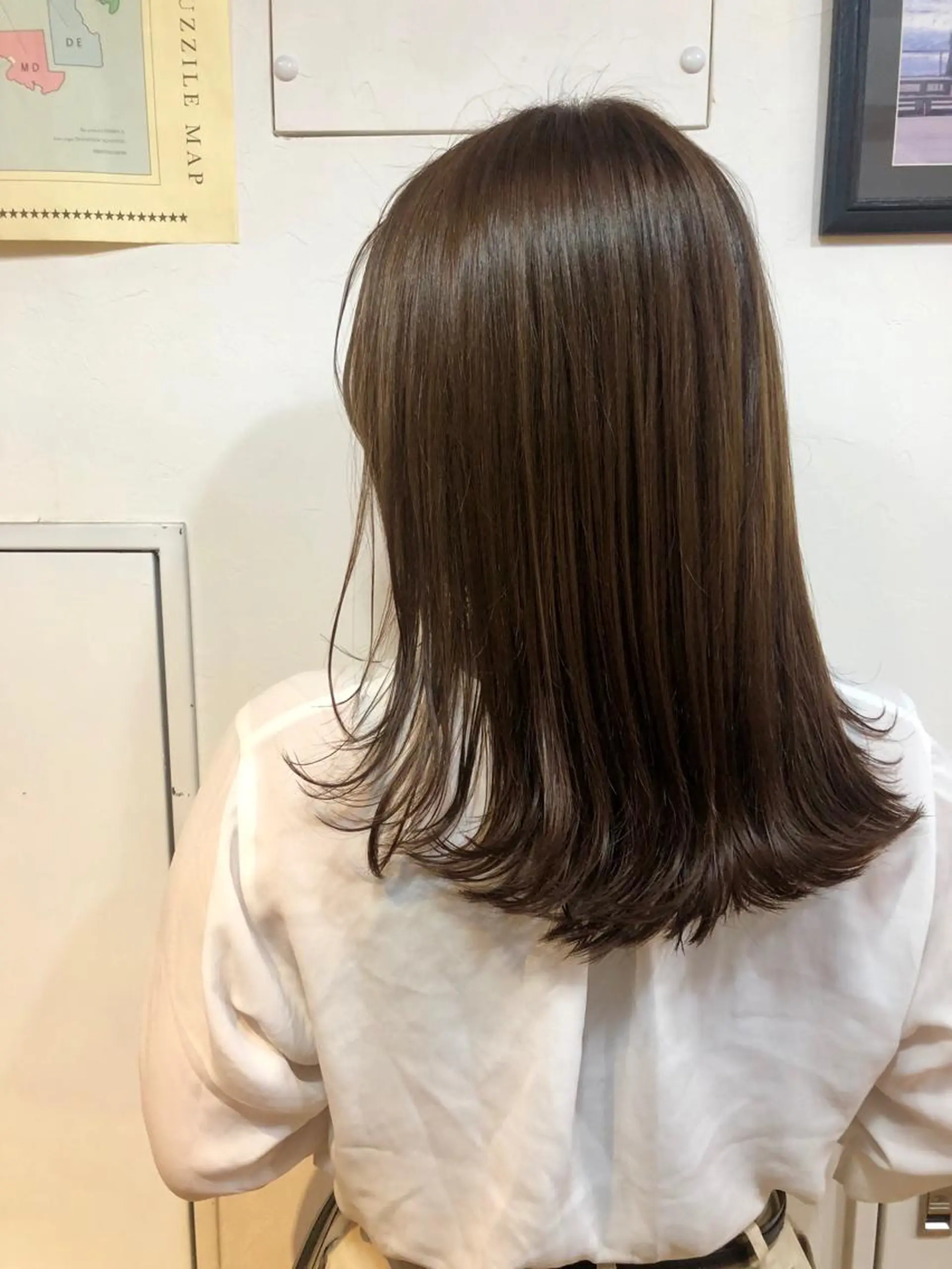 セミロング カラー ベージュカラー 外ハネヘア B.sun所属・鈴木 りなのヘアスタイル