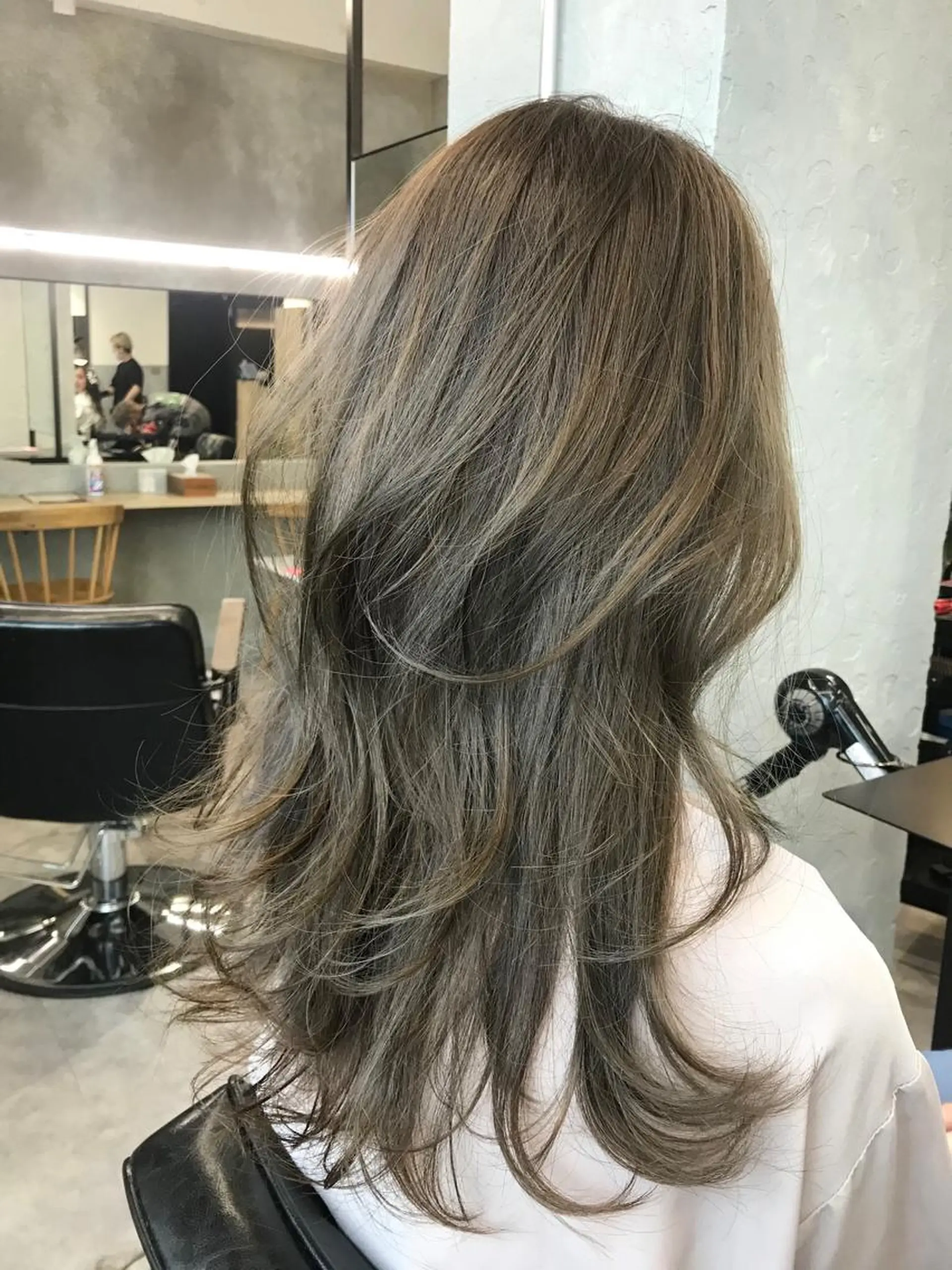 ロング ハイライト ヘアカラー 色気レイヤー& ショートはお任せ🌟のヘアスタイル