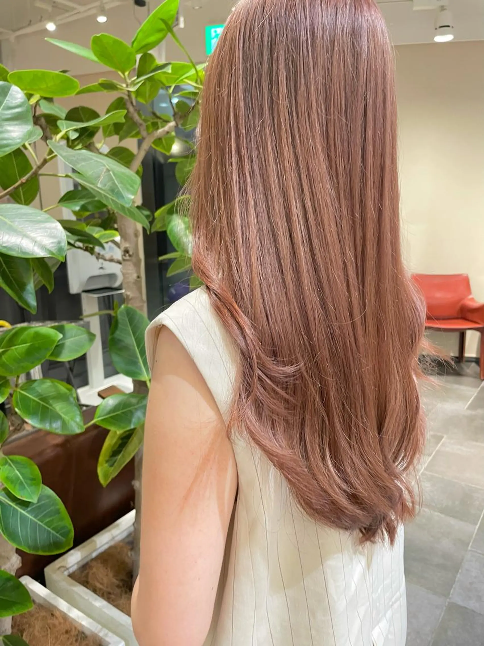 ロング カラー ベージュカラー ブリーチ 透明感カラー ピンクカラー ピンクベージュ 大人上品な ハイライト🪄イワヤのヘアスタイル