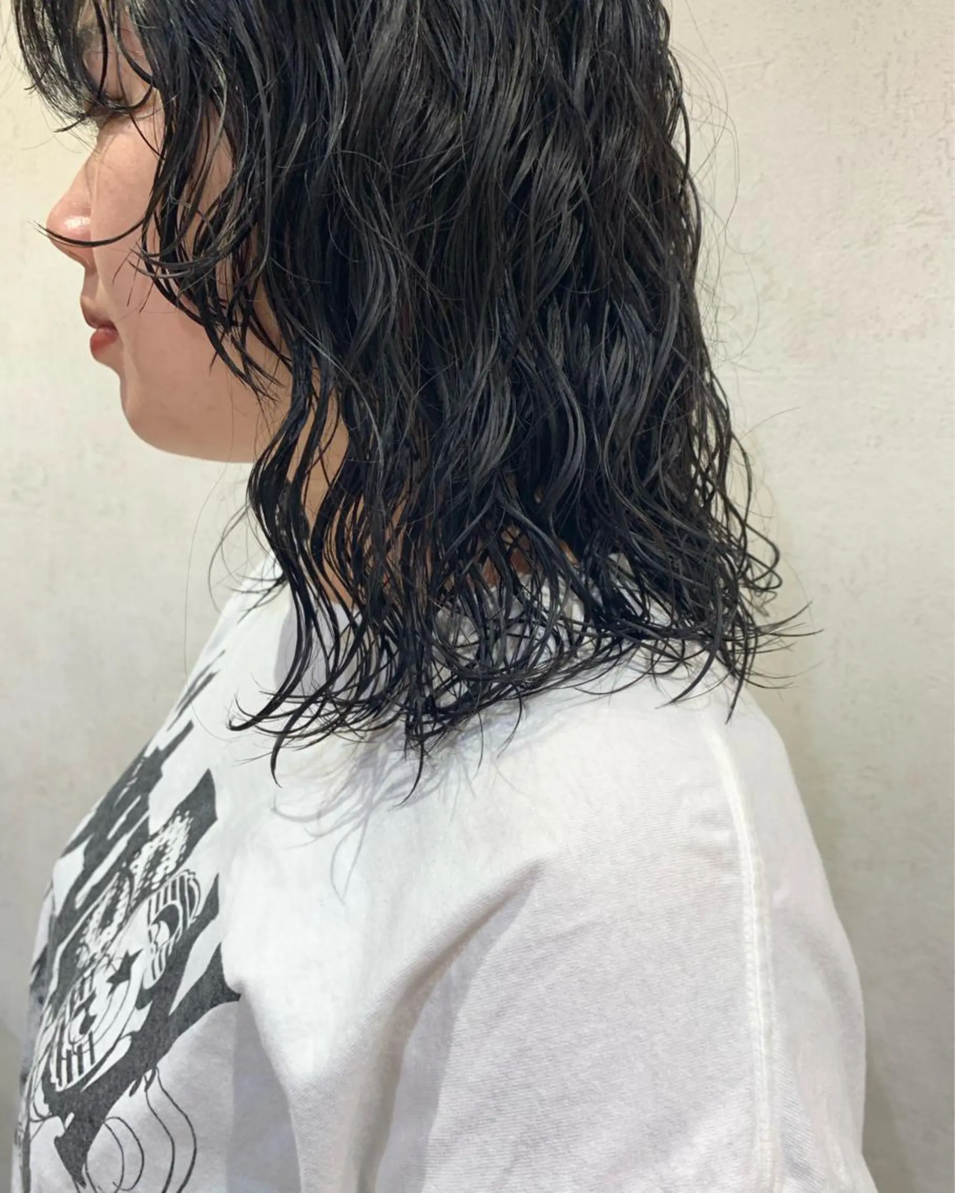 ミディアム カラー パーマ ミディアムパーマ 黒髪 艶カラー/暖色カラー /透明感/ryutoのヘアスタイル