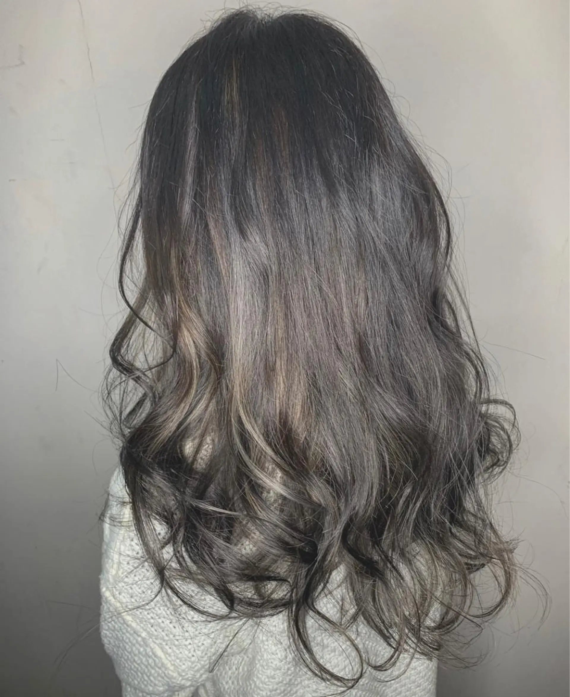 ロング カラー エミュスト心斎橋所属・🎨カラー&髪質改善 職人　松葉優希のヘアスタイル