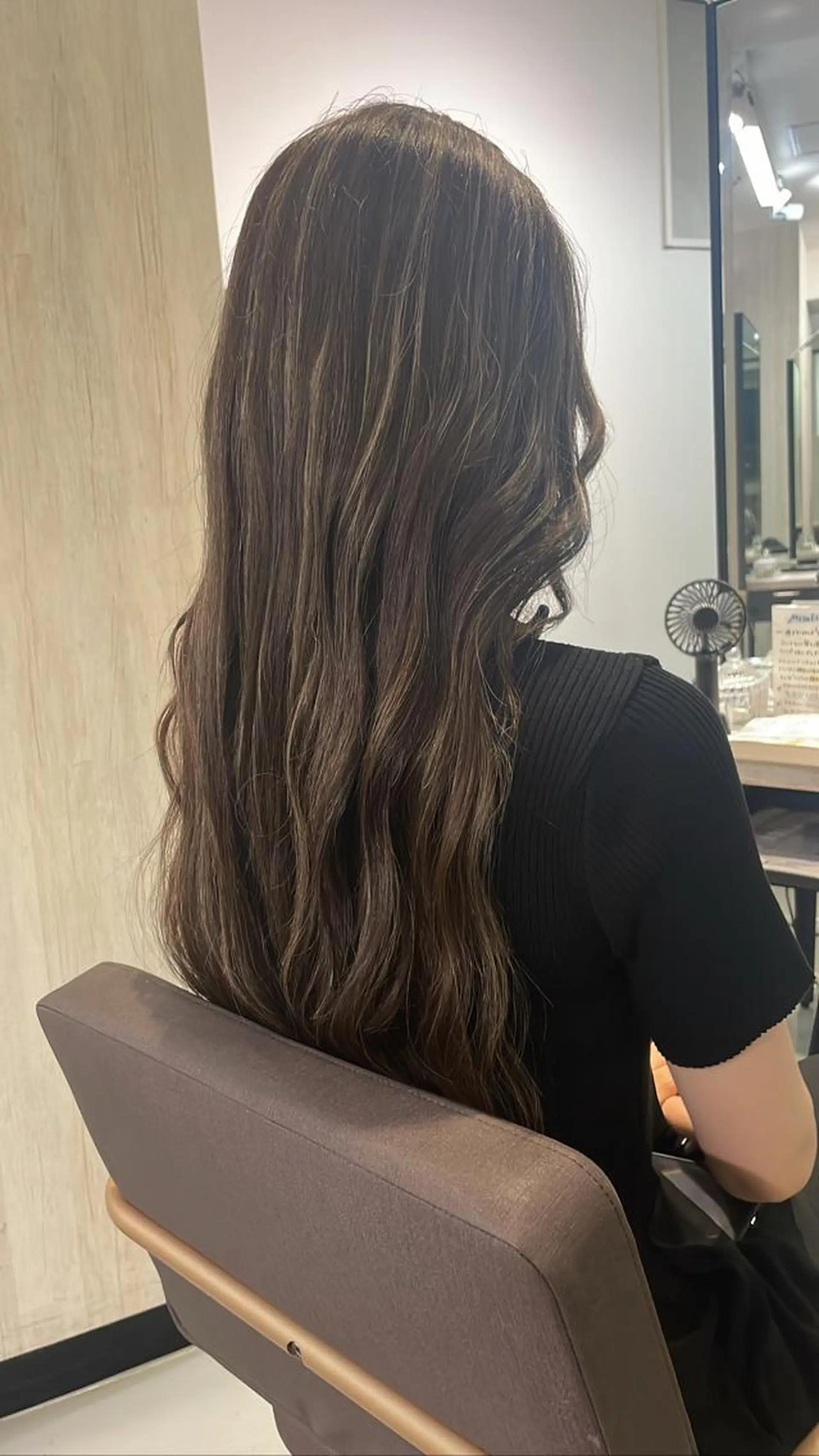 ロング カラー 透明感カラー ハイライトカラー ハイライト ヘアカラー 🍀火曜以外予約⭕ 安藤澪央☘️のヘアスタイル