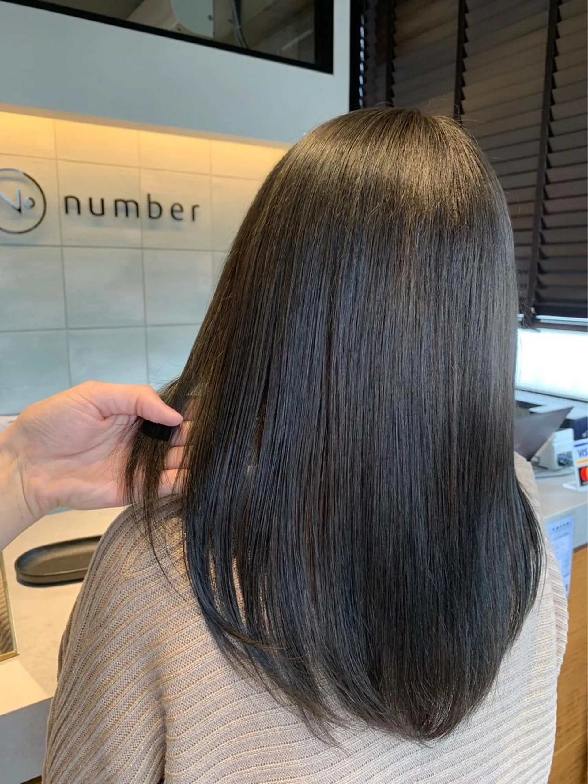 セミロング トリートメント カラー/ブリーチ 岸谷真幸のヘアスタイル