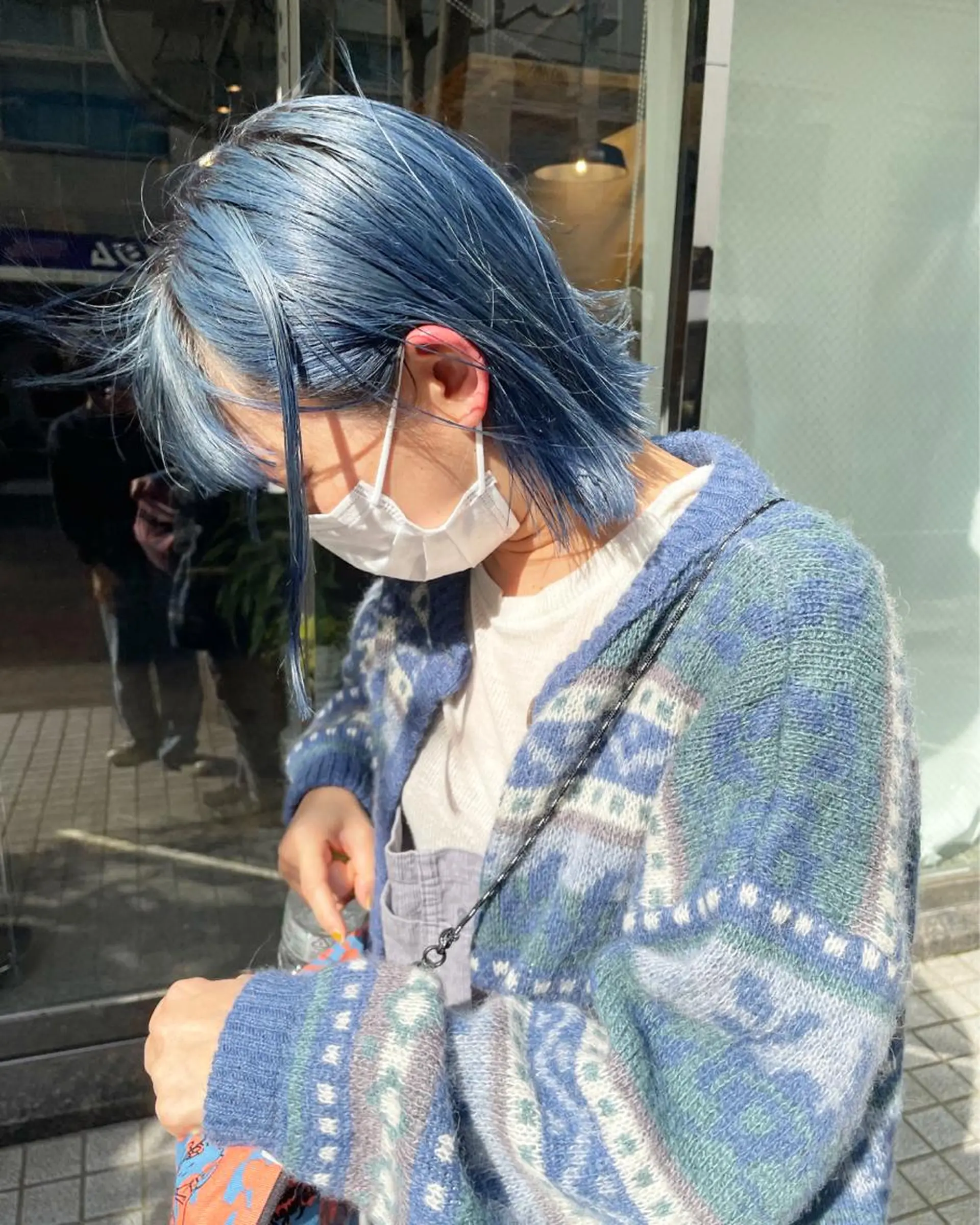 ミディアム カラー 切りっぱなしボブ ブルーカラー ハイトーンカラー ボブ 永田〈店長#レイヤー #ウルフ#ハイトーンのヘアスタイル