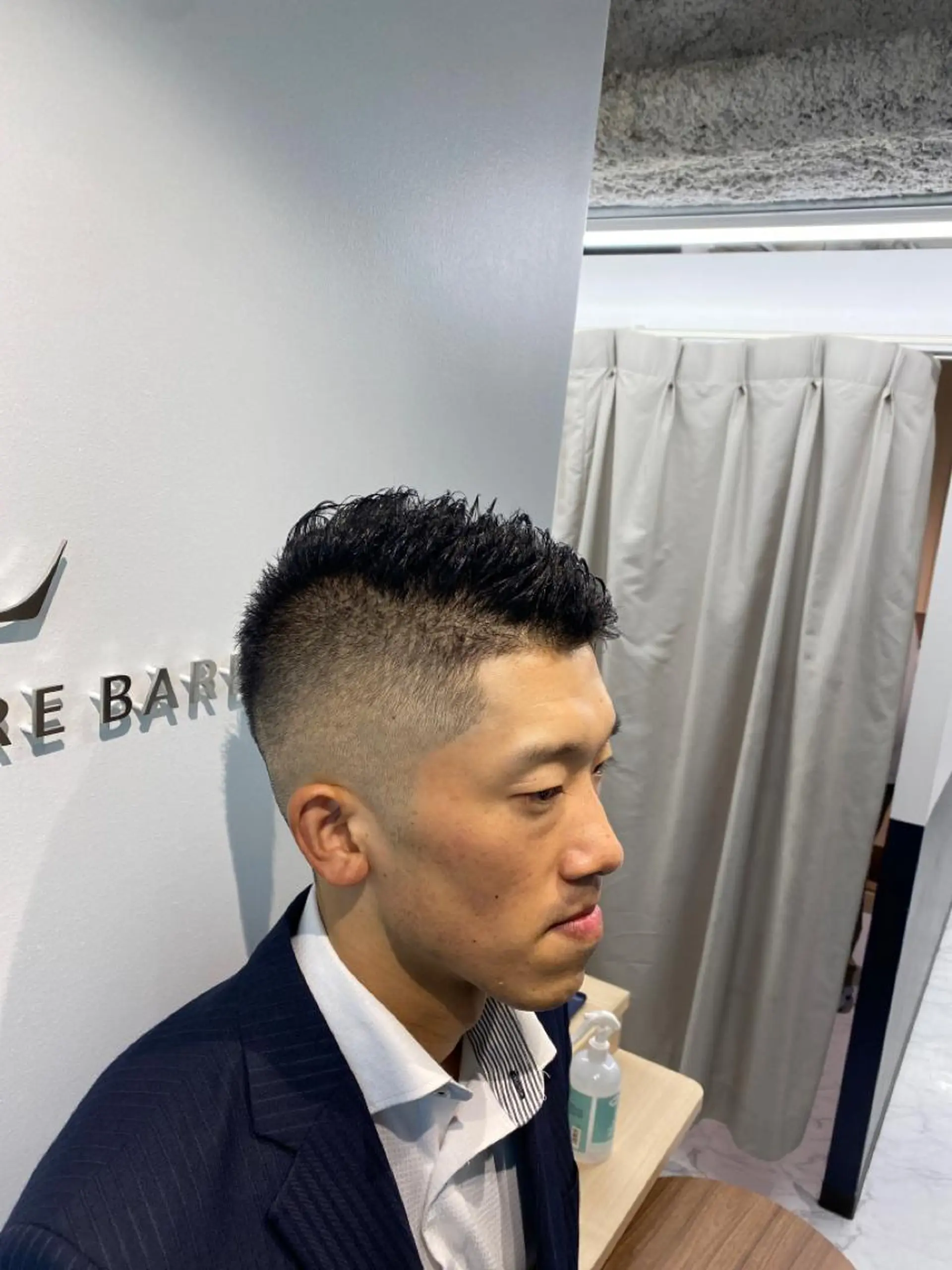 ショート メンズ アイブロウ フェードカット 💈神技メンズカット 大沢カズキ✂︎のヘアスタイル