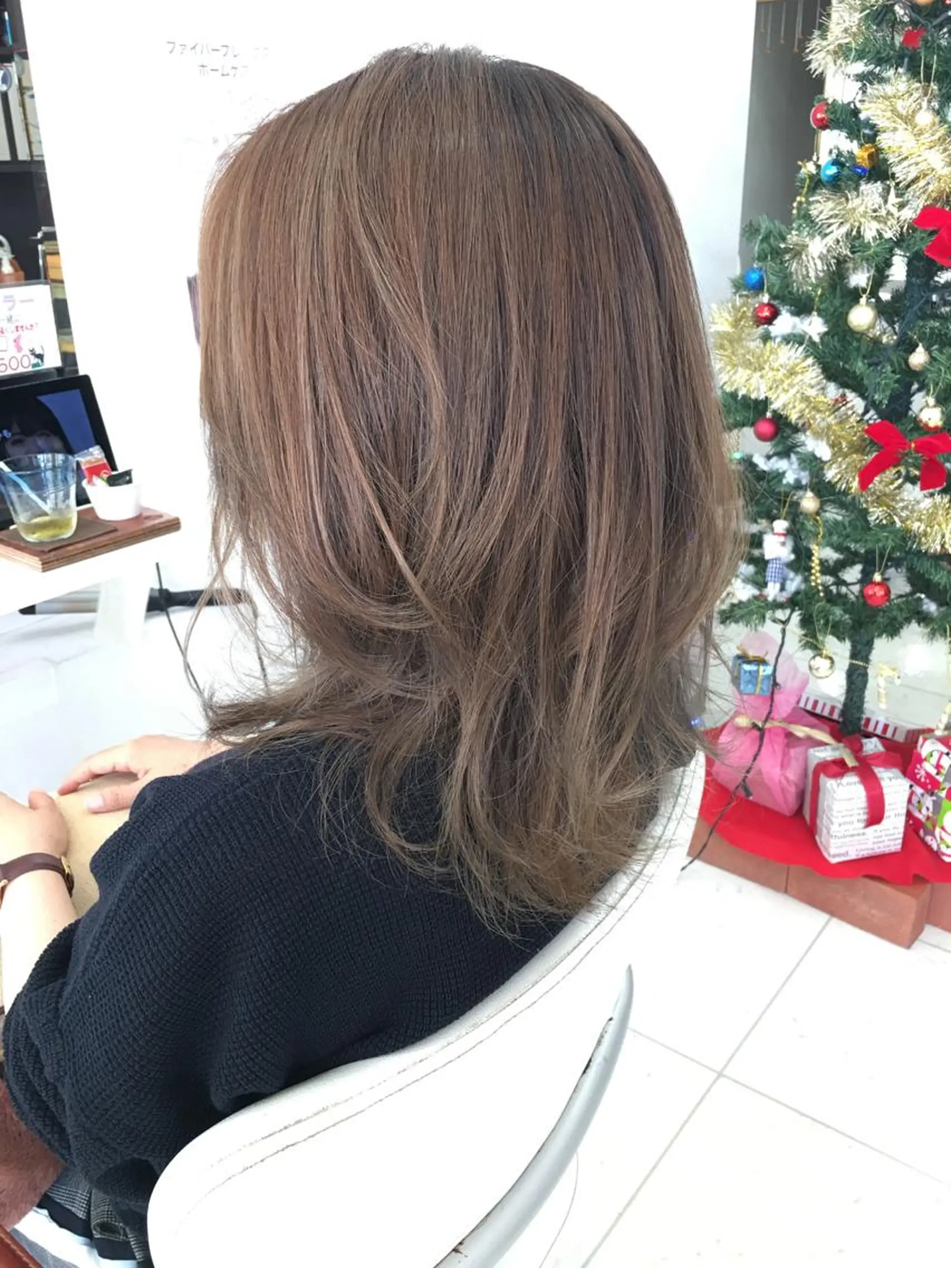 セミロング カラー アッシュ レイヤーカット トリートメント カット ヘアカラー トリートメント いけだ ゆうのヘアスタイル