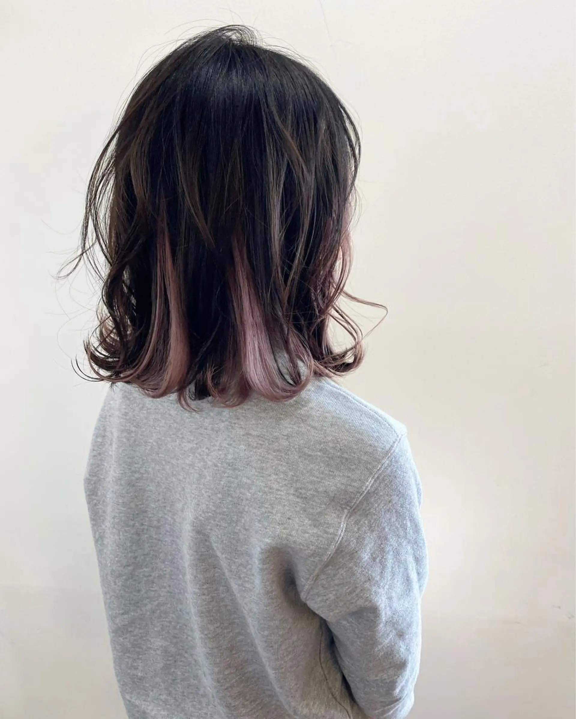 ミディアム カラー アッシュ インナーカラー ラベンダーカラー ラベンダーアッシュ カット ヘアカラー フラム所属・WATANABE MISAKIのヘアスタイル