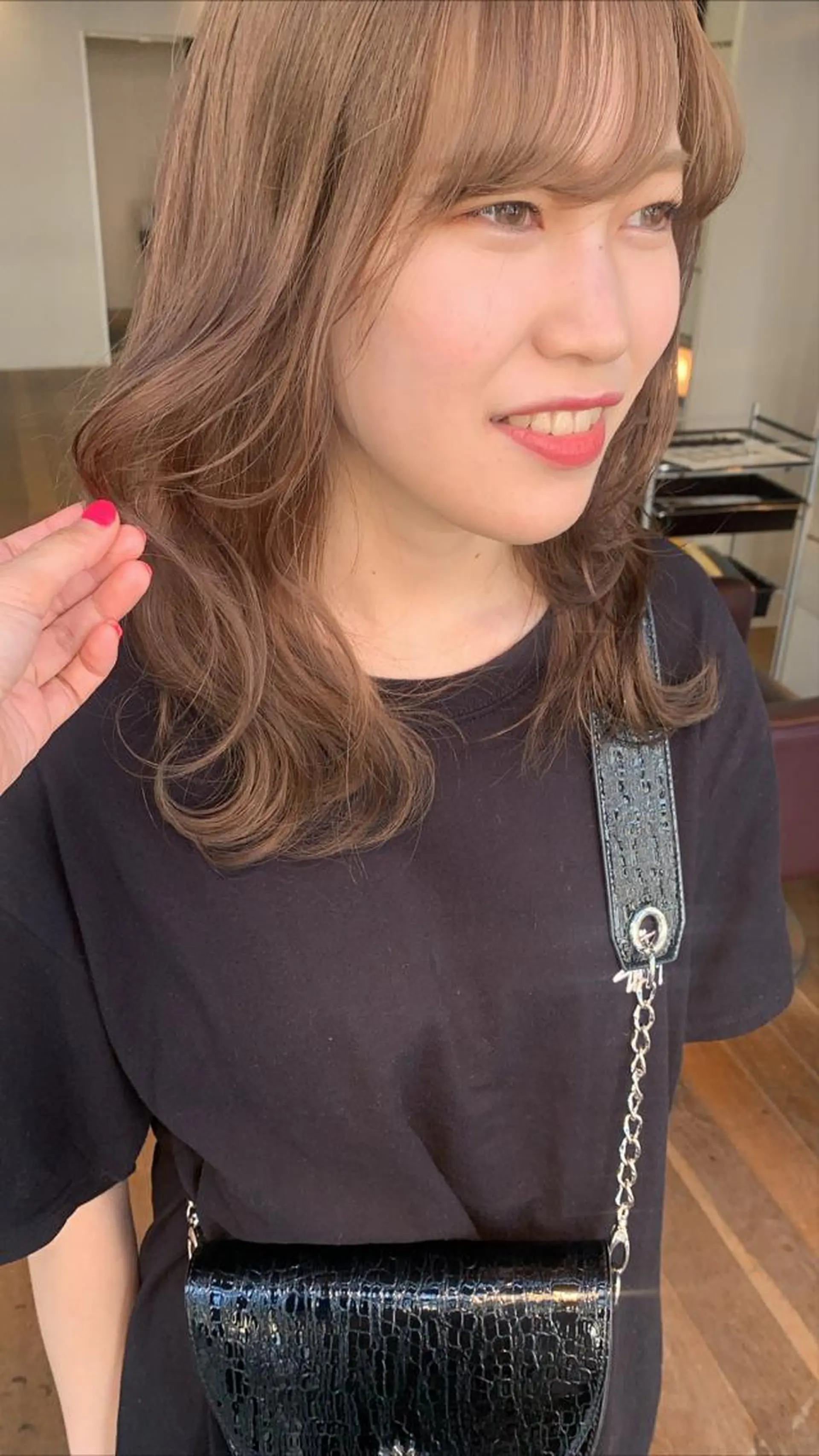 ロング カラー ベージュカラー ブリーチ ブラウンカラー ショコラブラウン カット ヘアカラー トリートメント 松本  夏海のヘアスタイル