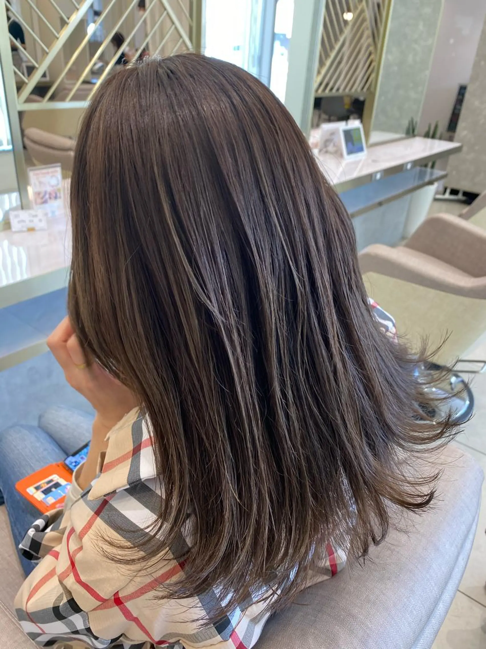 セミロング カラー ヘアアレンジ グレージュ オリーブグレージュ オリーブグレー 韓国風ヘア 渡辺　亮/ ハイライト/髪質改善のヘアスタイル