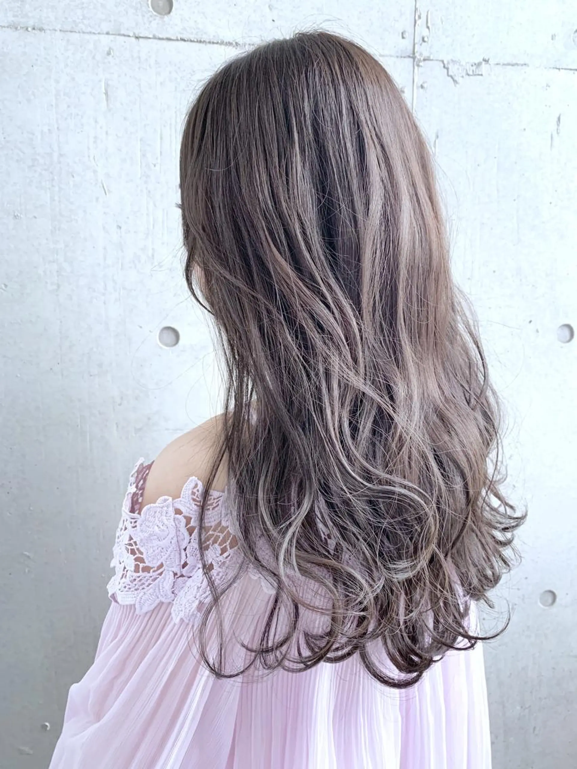 ロング カラー パーマ ヘアアレンジ グレージュ ラベンダーカラー ラベンダーグレージュ ラベンダーグレー ヘアカラー トリートメント filo byFeria渋谷所属・縮毛矯正/美髪 髪質改善/石田幸輔のヘアスタイル