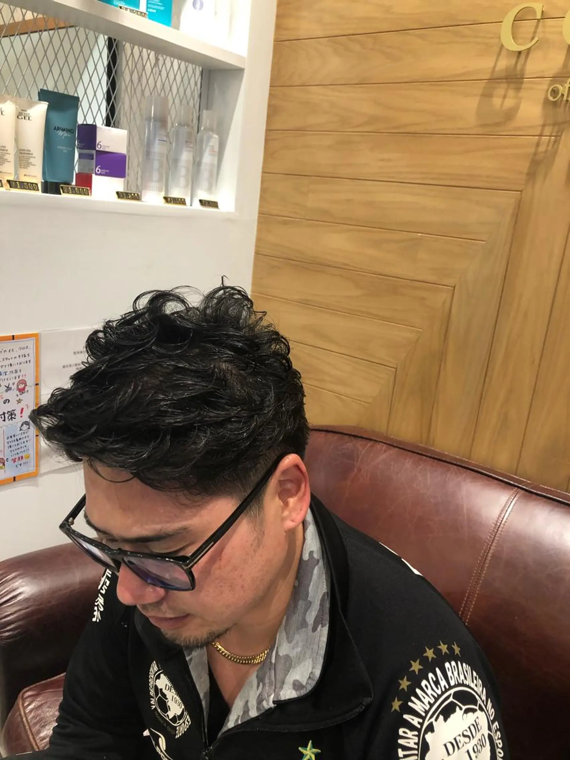ショート パーマ メンズ 鈴村 大介のヘアスタイル