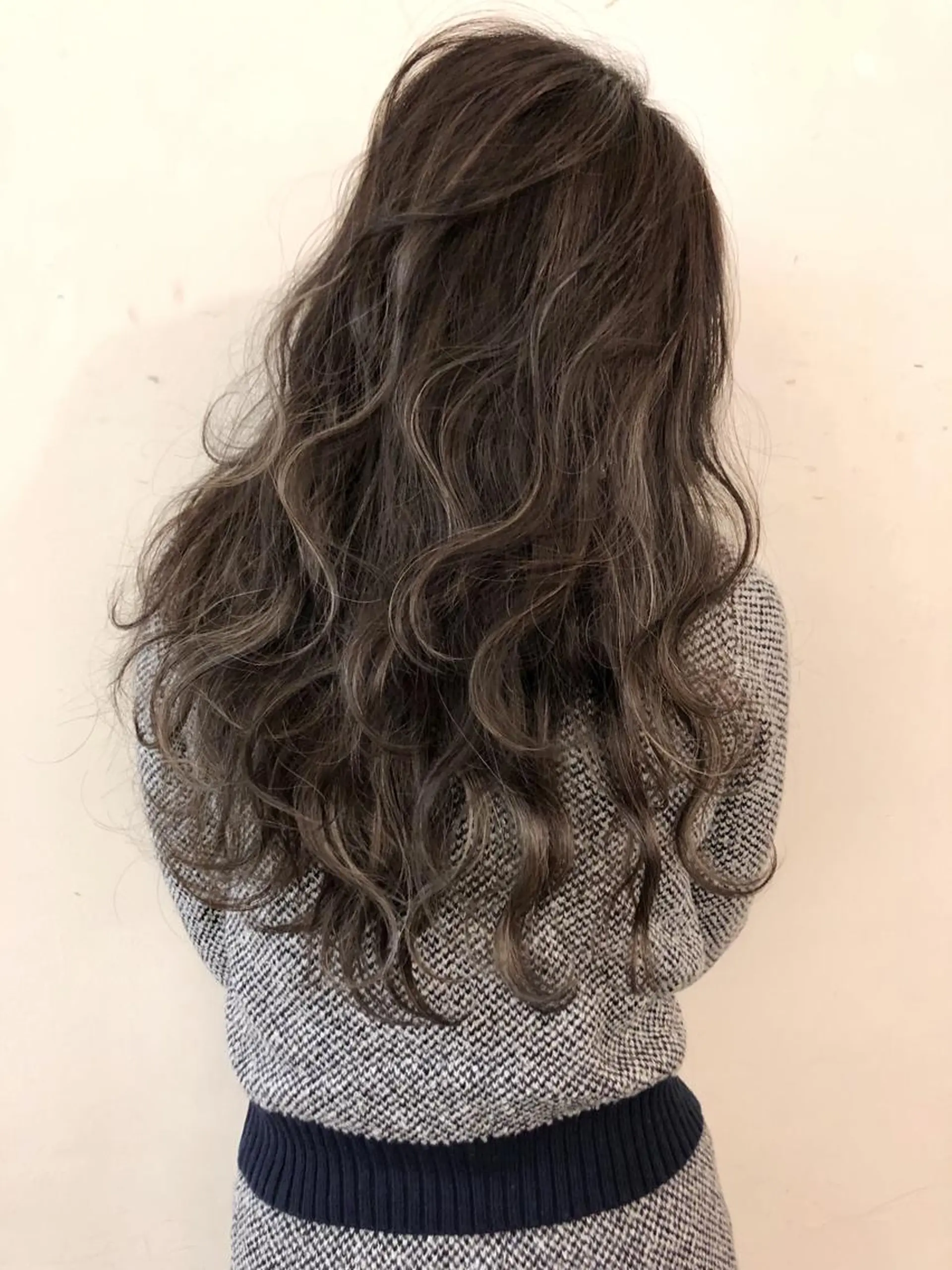 セミロング ハイライト 可児 令路のヘアスタイル