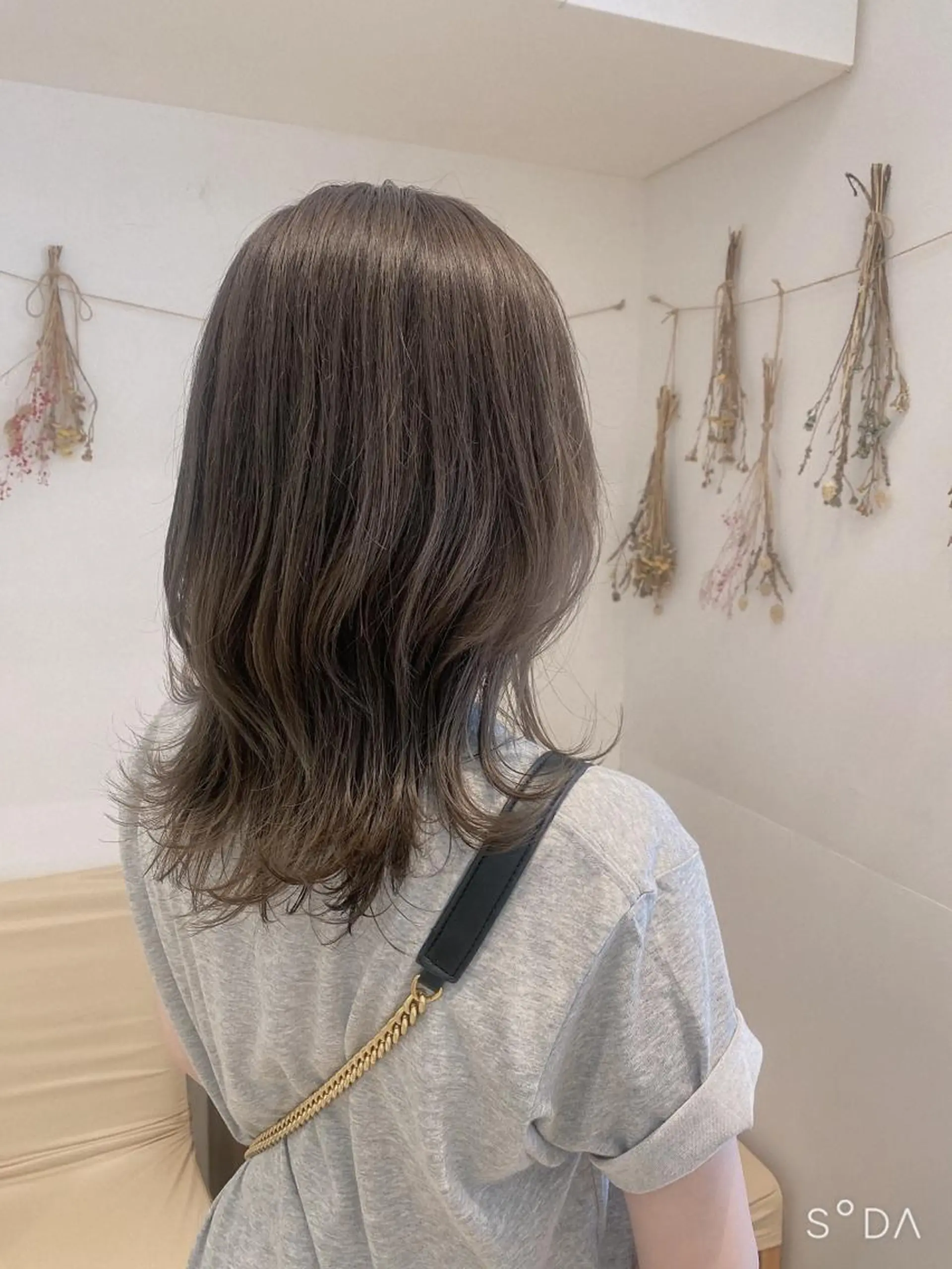 ミディアム カラー グレージュ くびれヘア くびれレイヤー レイヤーカット はだゆうき @hadadan08のヘアスタイル