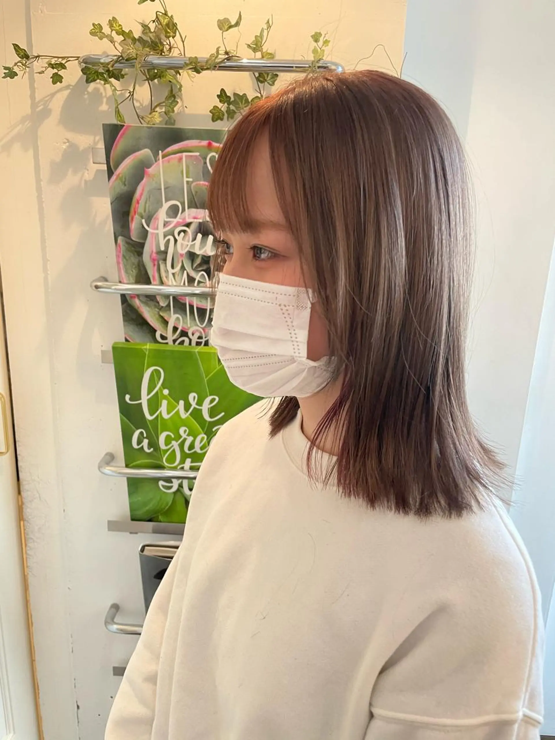 ミディアム カラー ブリーチ インナーカラー ブリーチなしで透け感 暖色カラーボブaoiのヘアスタイル