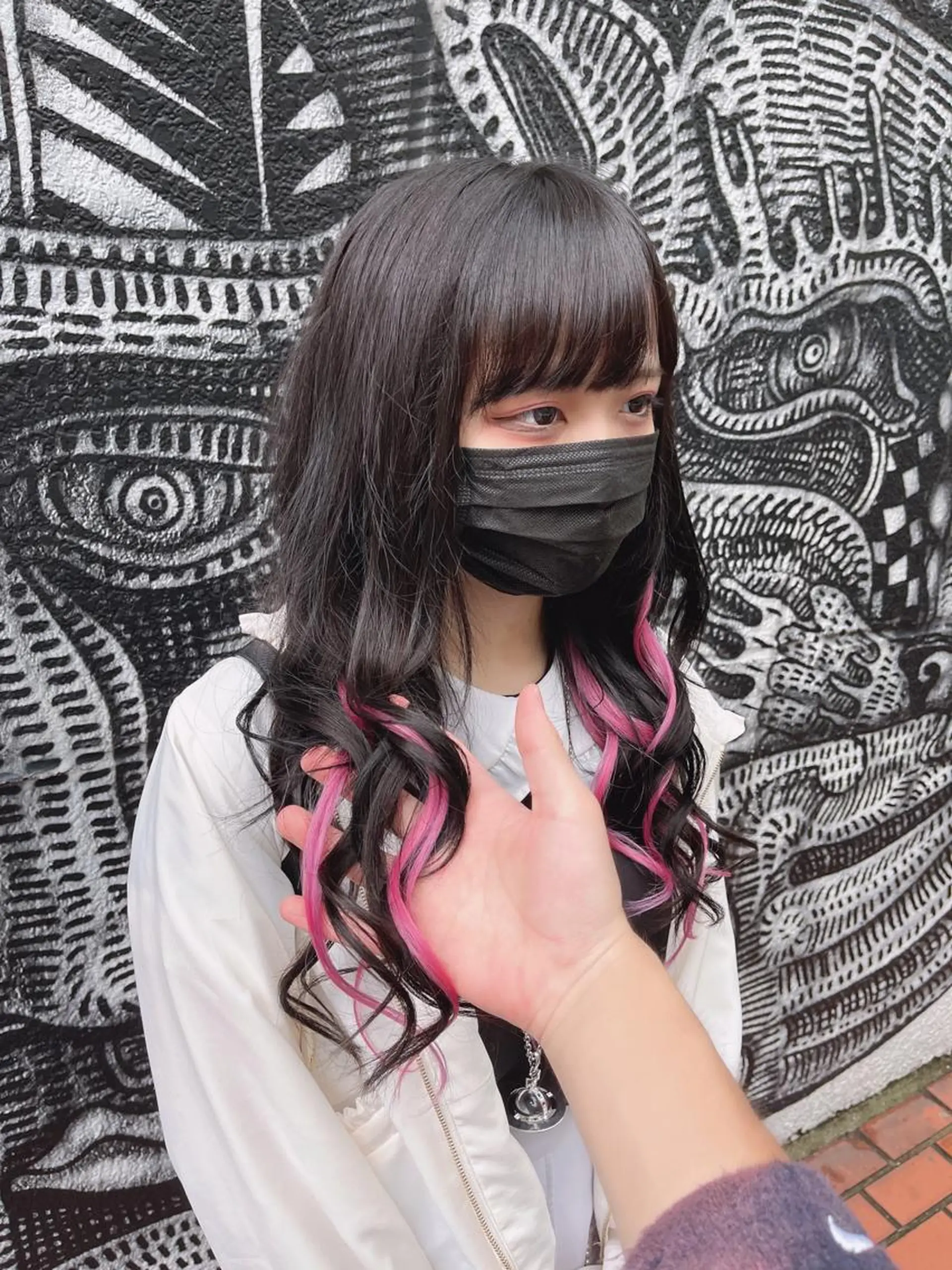 ロング カラー ヘアアレンジ 編み込みエクステ 黒髪 ピンクカラー エクステ haco+所属・🌈派手髪エクステ ブレイズ🌈ひろとのヘアスタイル