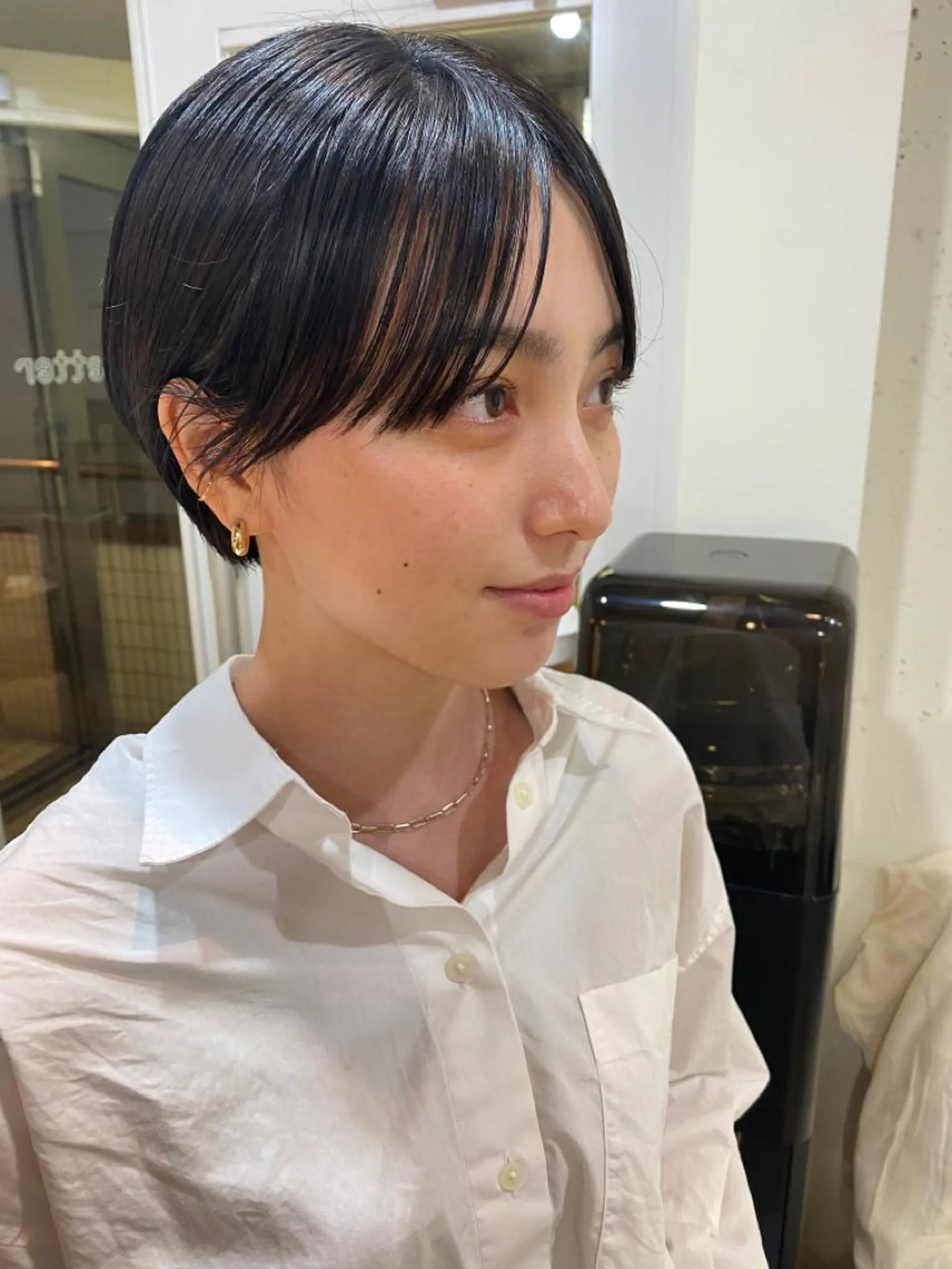 ショート カラー パーマ ヘアアレンジ ネイル マツエク・マツパ アイブロウ 前髪パーマ/割れ癖 /レイヤー/駅近のヘアスタイル