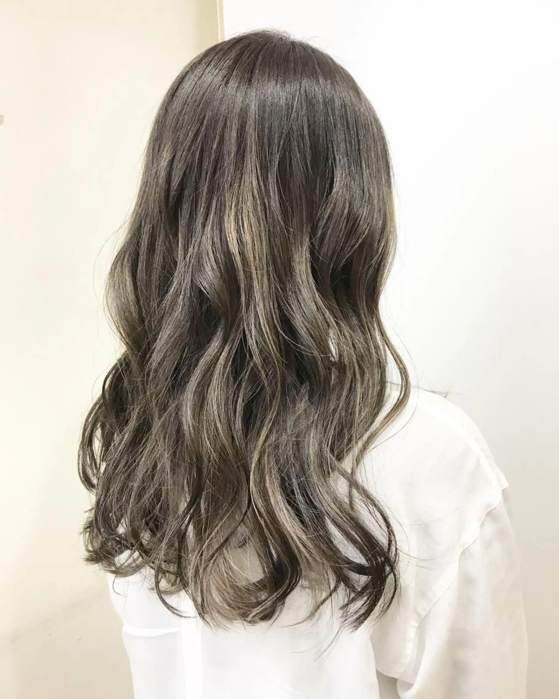 セミロング カラー ハイライトカラー ハイライト WONK. ウォンク 心斎橋のヘアスタイル
