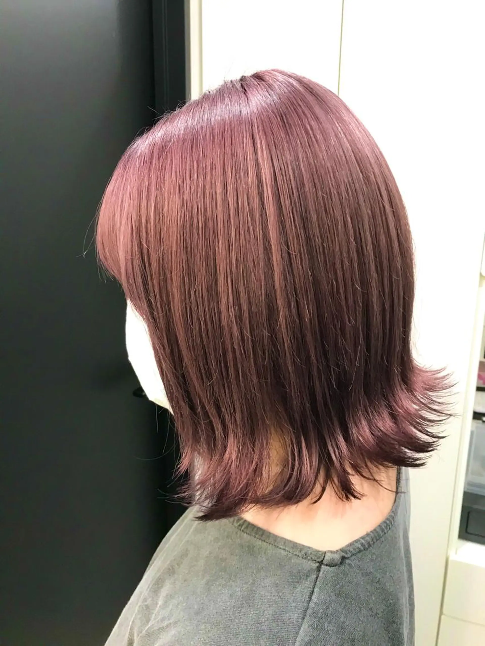 ミディアム 横山 奈央のヘアスタイル
