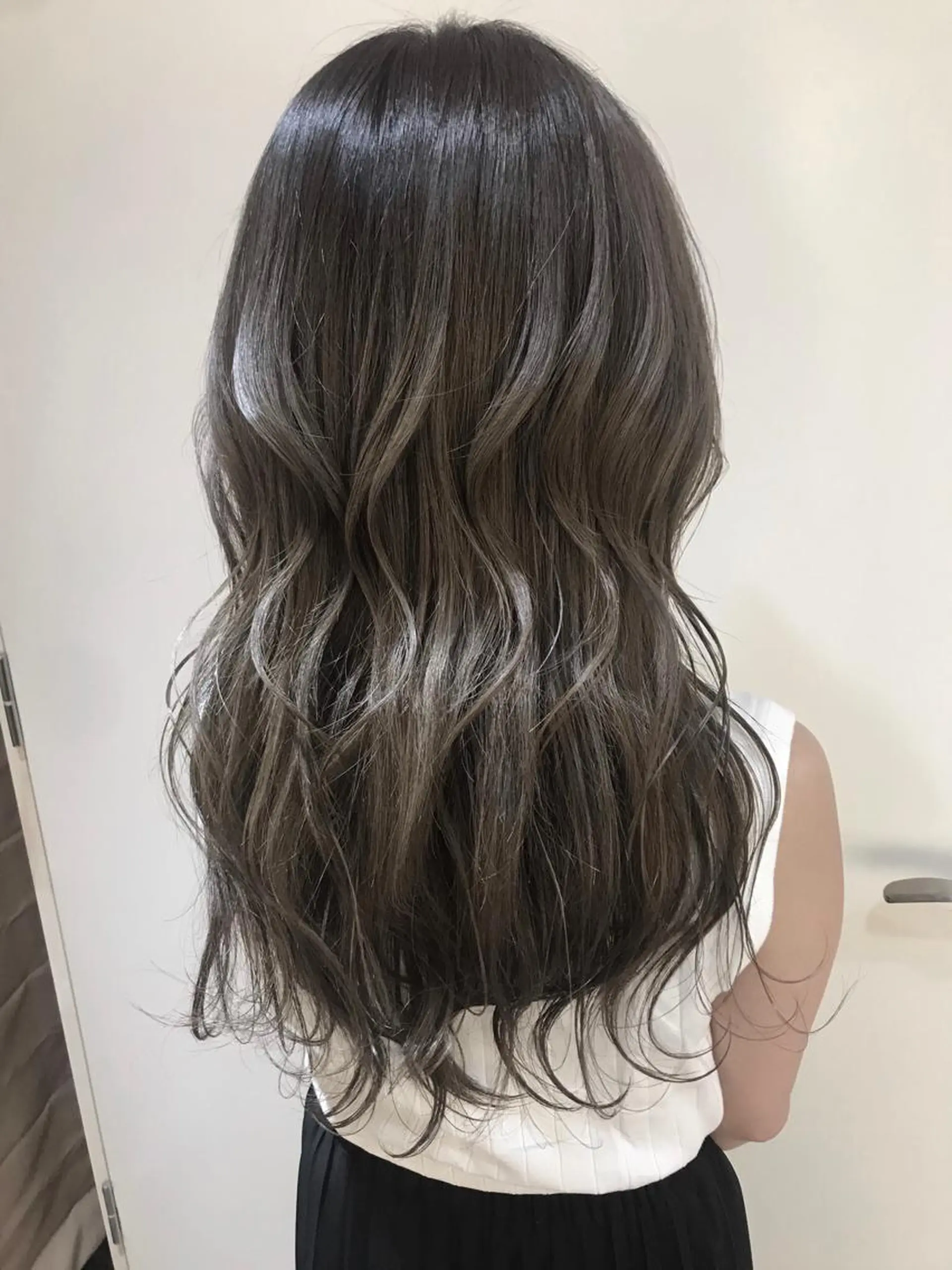 セミロング カラー グレージュ ハイライトカラー ハイライト Remore所属・中塚 義人のヘアスタイル