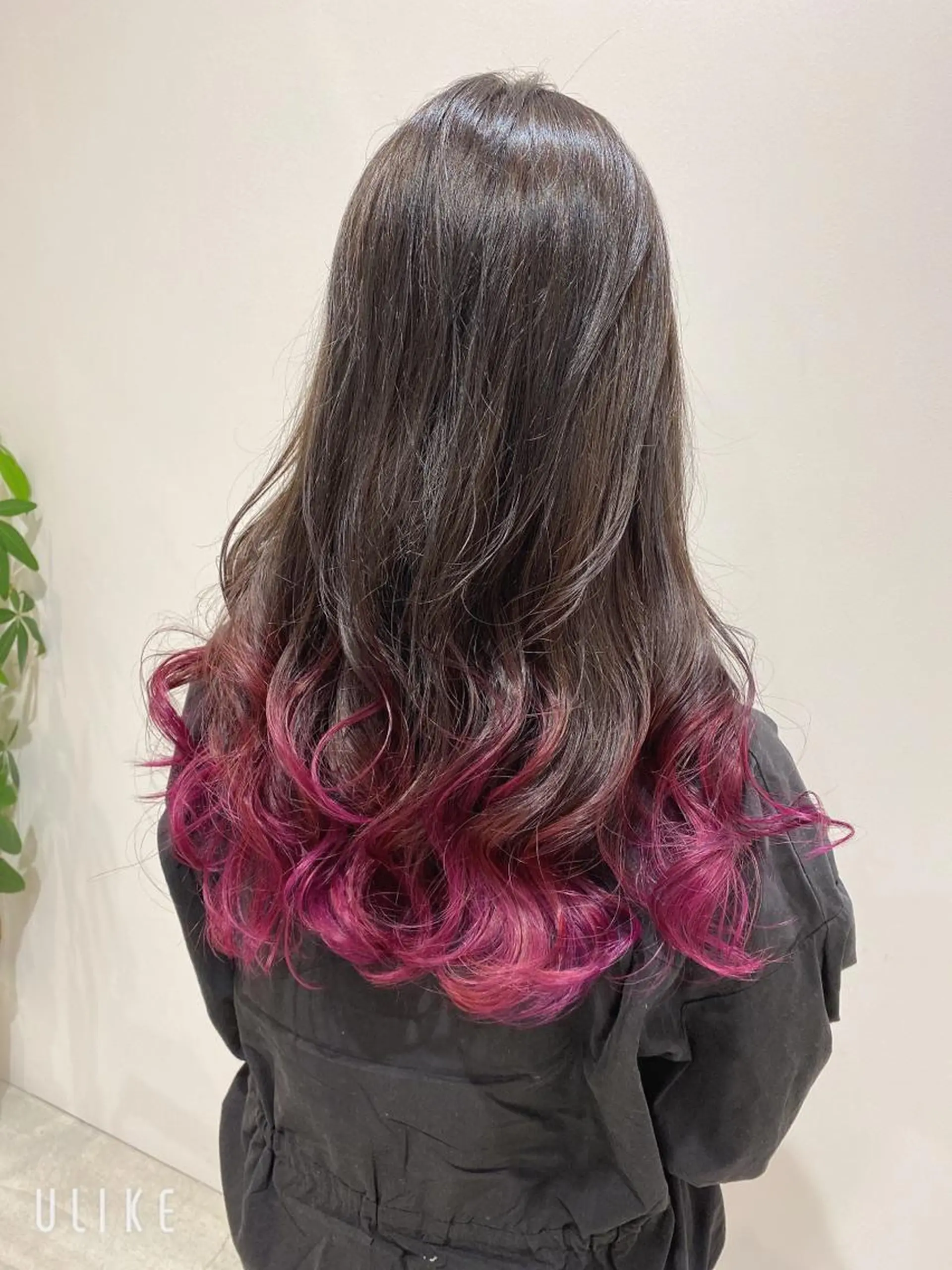 ロング カラー グラデーションカラー ピンクカラー バイオレットカラー バイオレットピンク ヘアカラー 入江 志穂のヘアスタイル