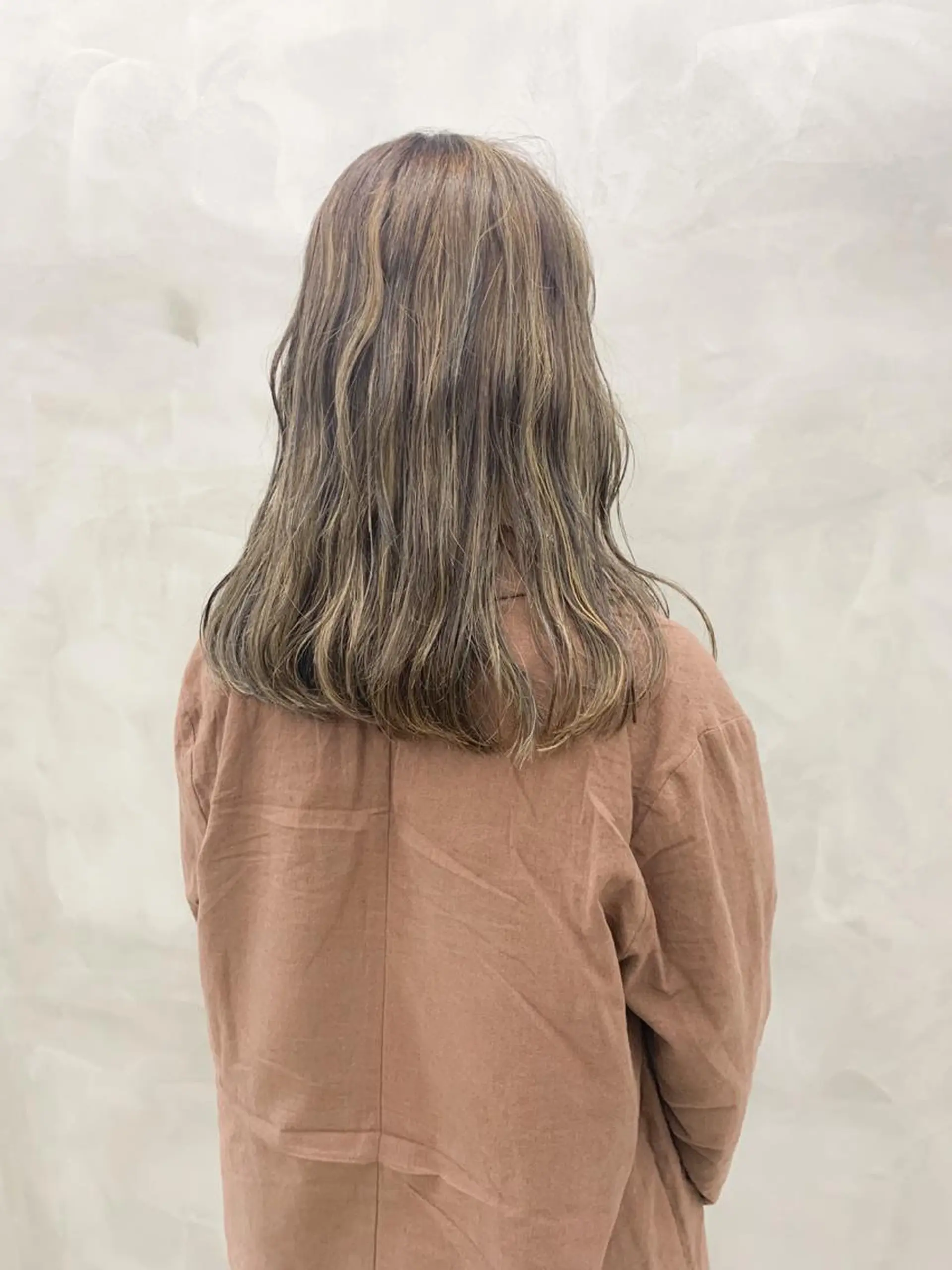 カラー 切りっぱなしボブ ブリーチ グレージュ ハイライトカラー ボブ SEED&beauty byFLAT所属・ヘッドスパ (女性限定)🍋モエのヘアスタイル