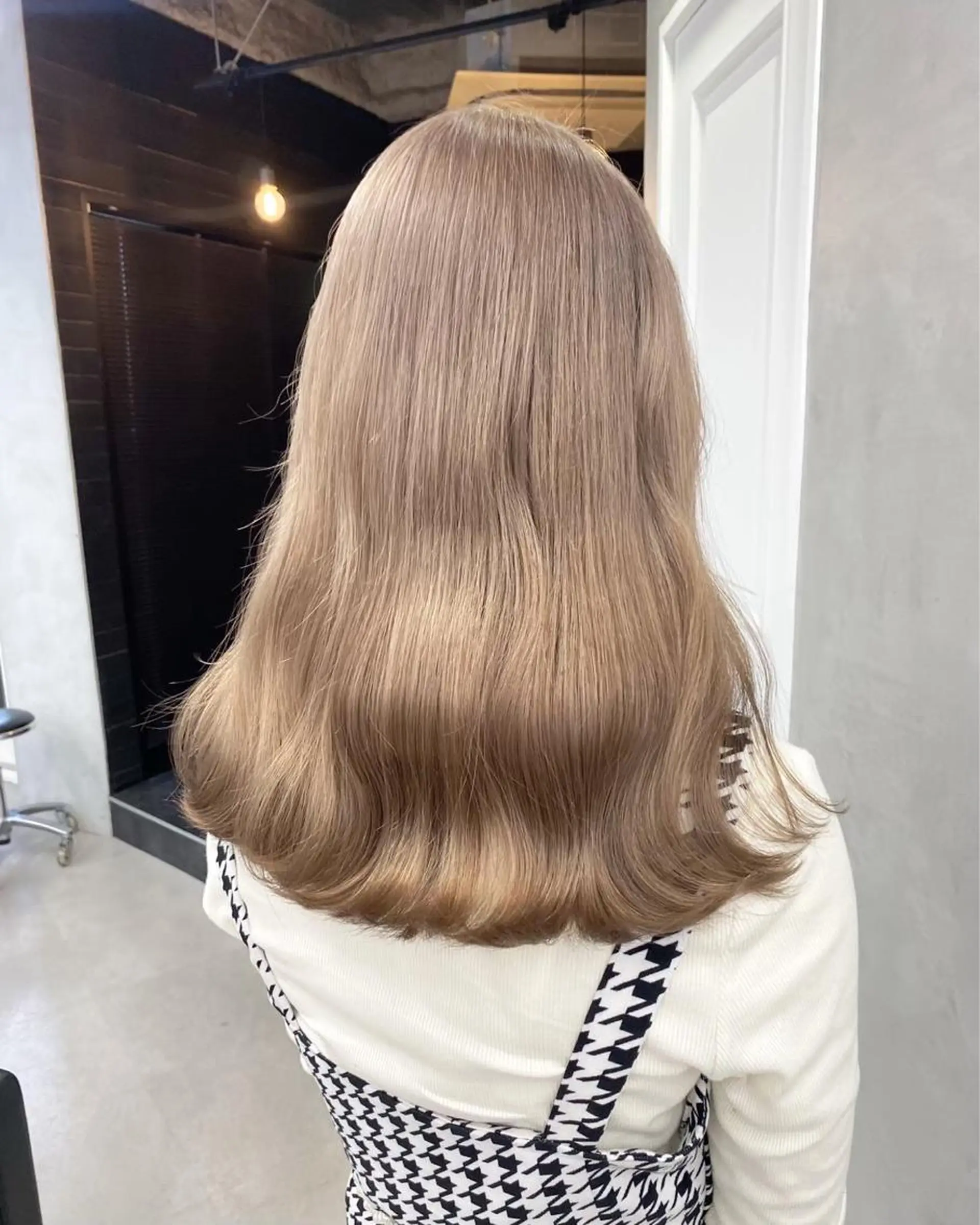 セミロング カラー ベージュカラー ミルクティーベージュ カット ヘアカラー トリートメント 🧸艶々韓国ヘア 🧁mizunaのヘアスタイル