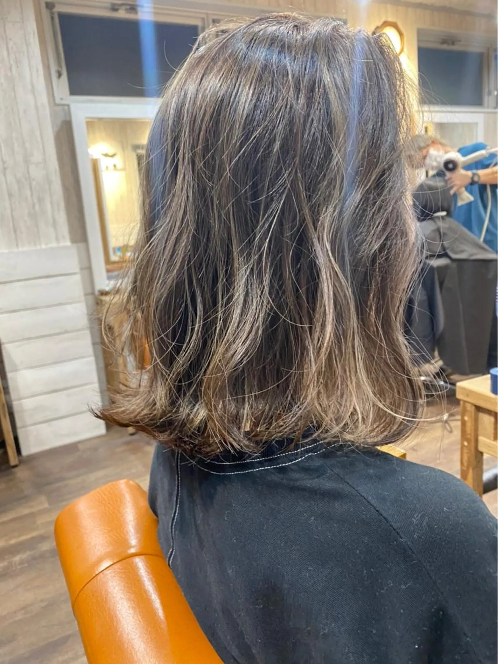 ミディアム カラー ブリーチ ケアブリーチ ダブルカラー ハイライトカラー イルミナカラー 🔆学生に人気🔆 AEQUITASのヘアスタイル