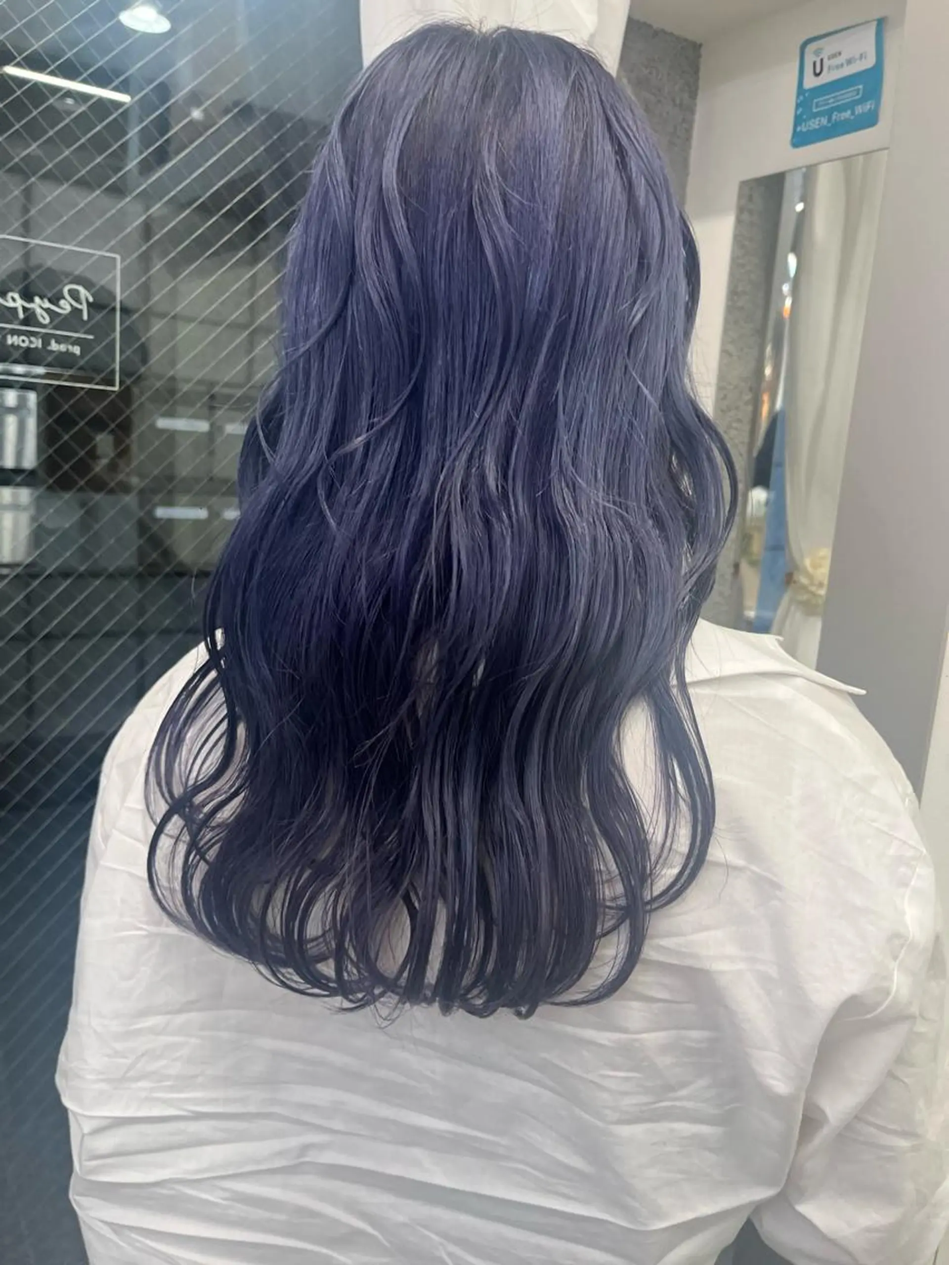 ロング カラー 渡 汐音のヘアスタイル